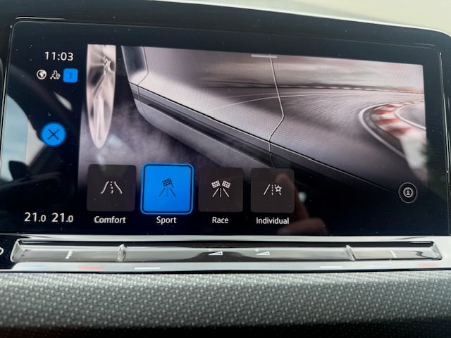 VW Golf 2.0 TSI R DSG 4Motion-image-11