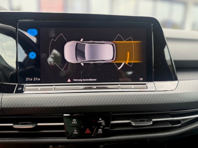 VW Golf 2.0 TSI R DSG 4Motion-image-9
