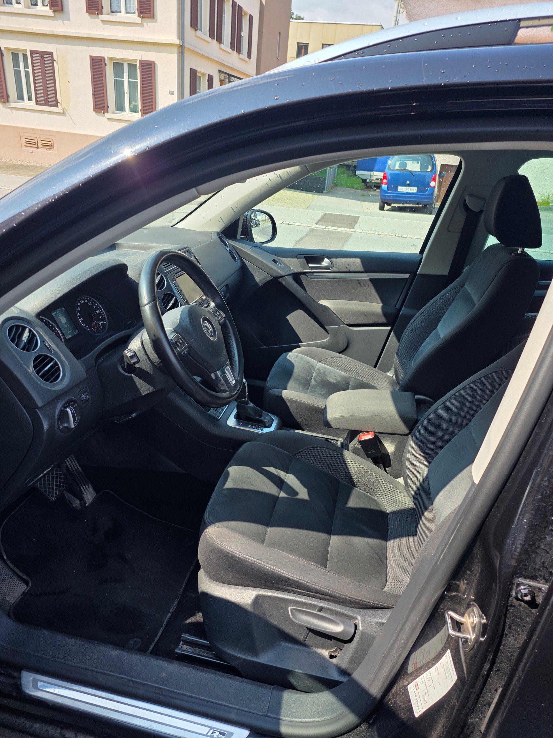 VW Tiguan 2.0 TDI BMT R-Line Design 4Motion DSG-image-7