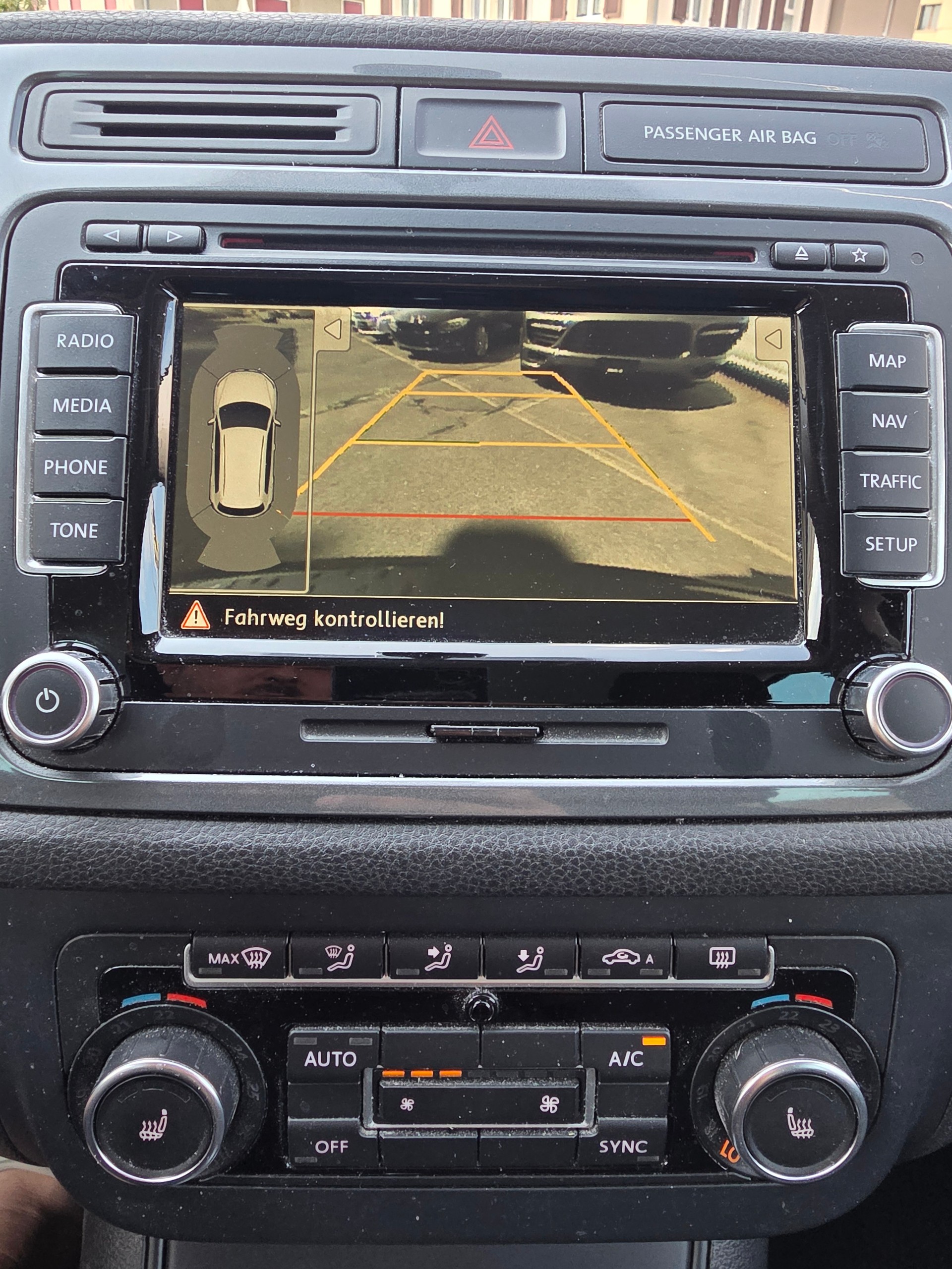 VW Tiguan 2.0 TDI BMT R-Line Design 4Motion DSG-image-8