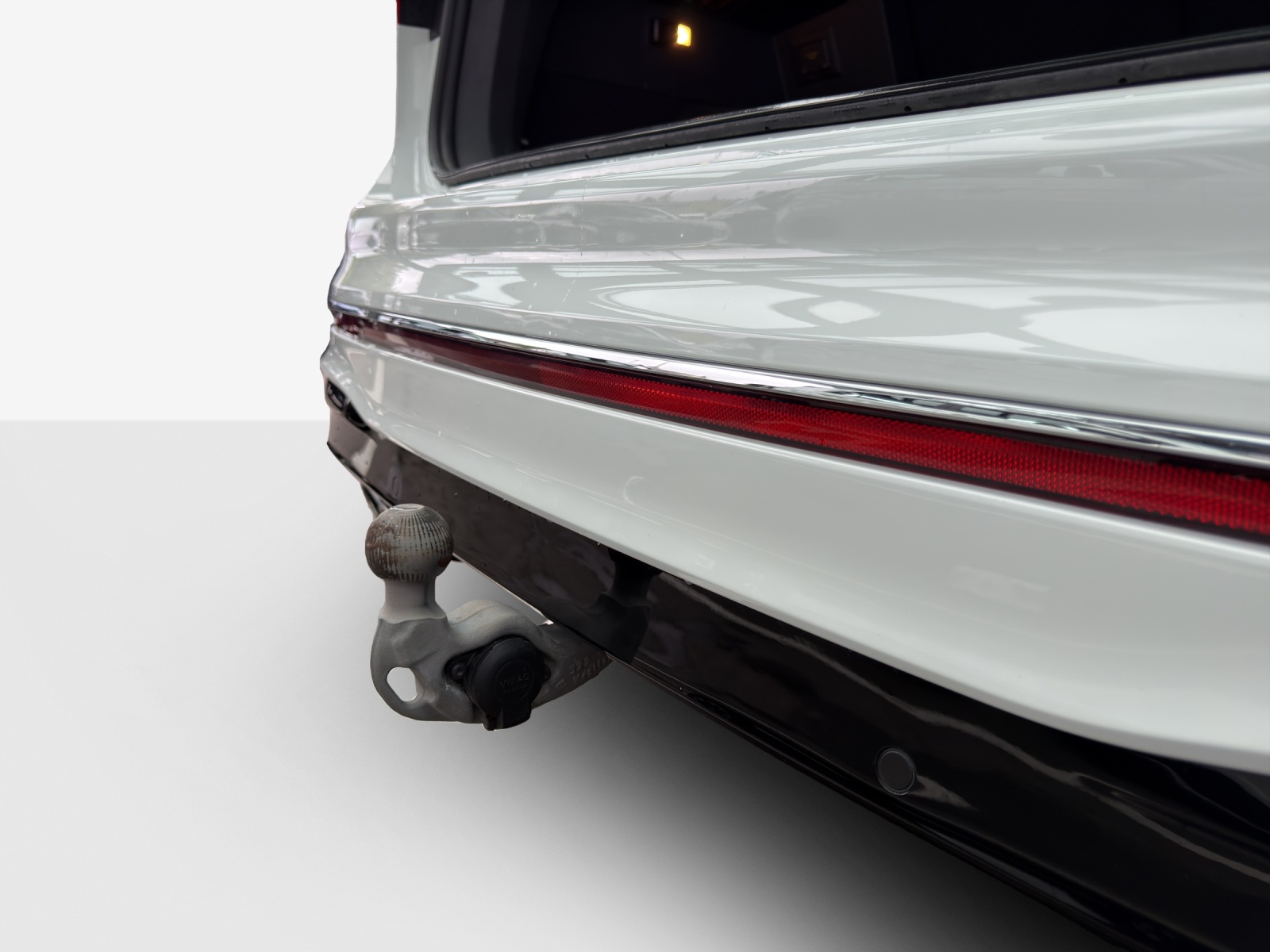 VW Tiguan 2.0TSI R 4Motion DSG-image-13