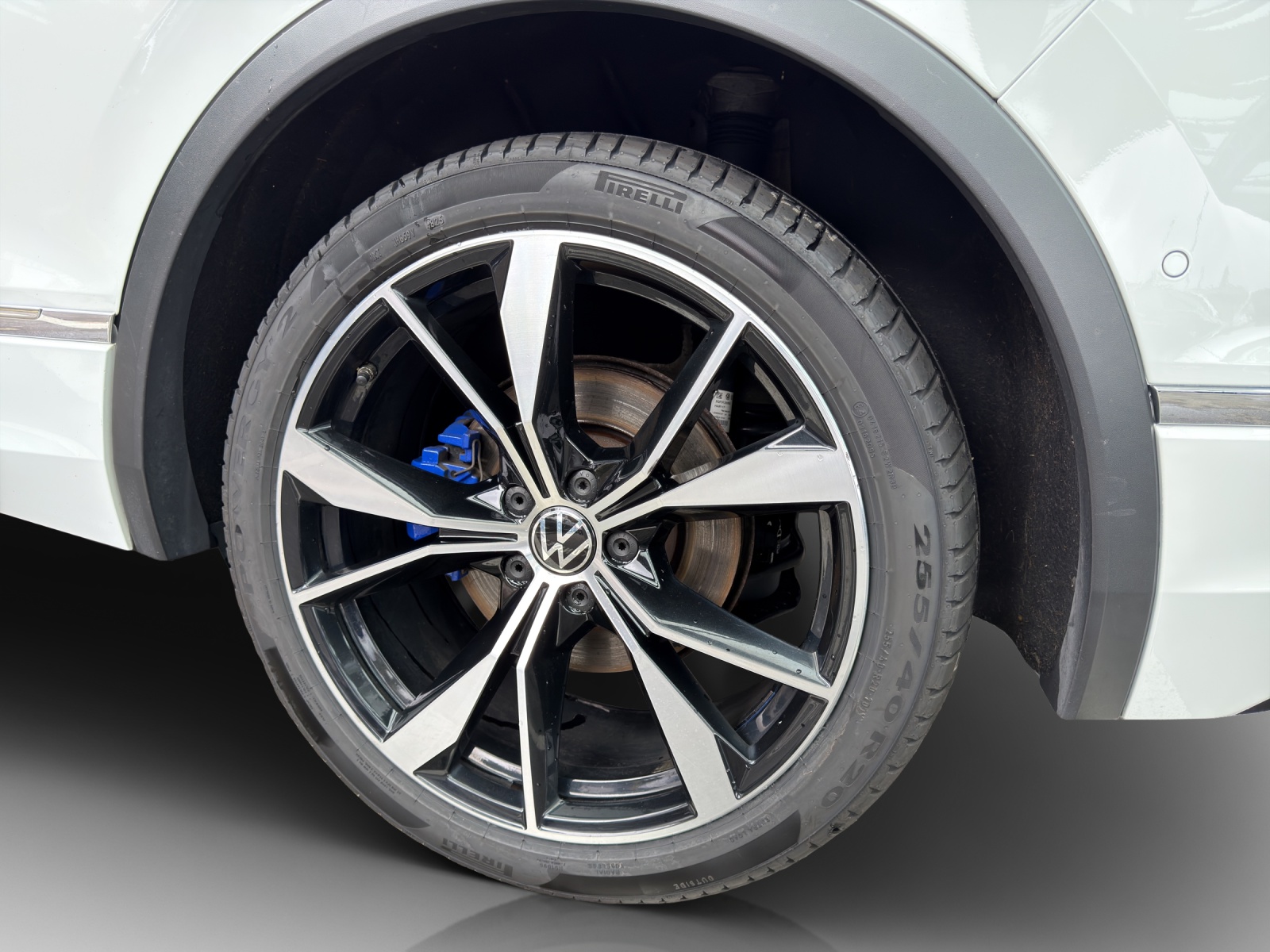 VW Tiguan 2.0TSI R 4Motion DSG-image-14