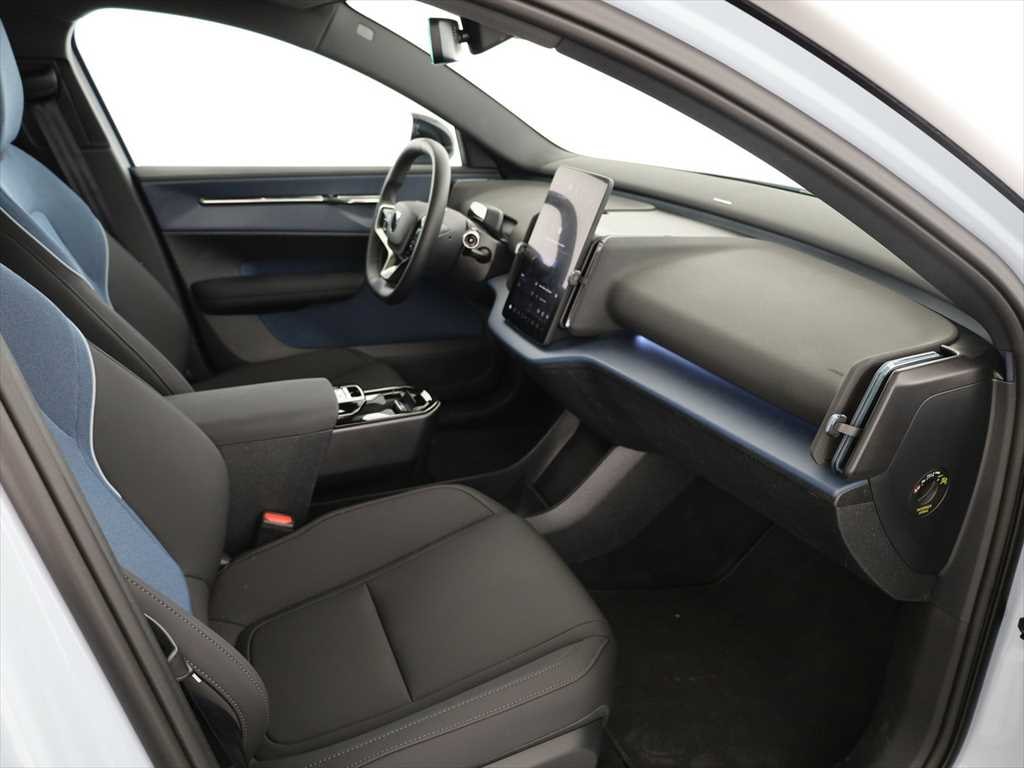 VOLVO EX30 E60 Twin Ultra Performance AWD-image-2