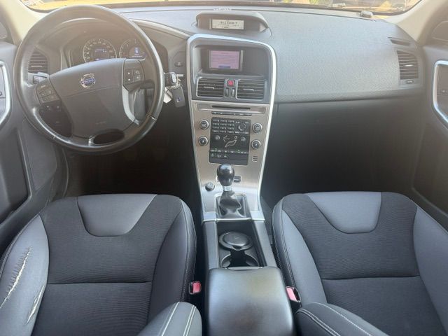 VOLVO XC60 D5 AWD-image-13