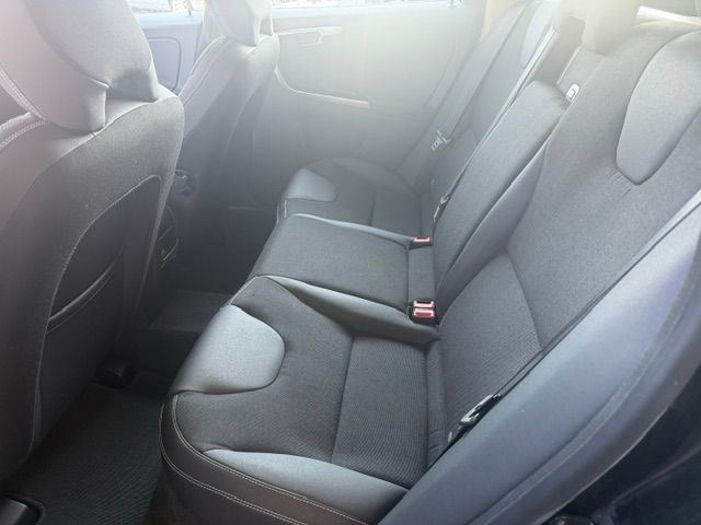 VOLVO XC60 D5 AWD-image-12