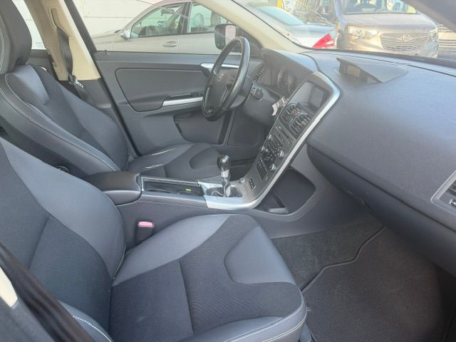 VOLVO XC60 D5 AWD-image-6