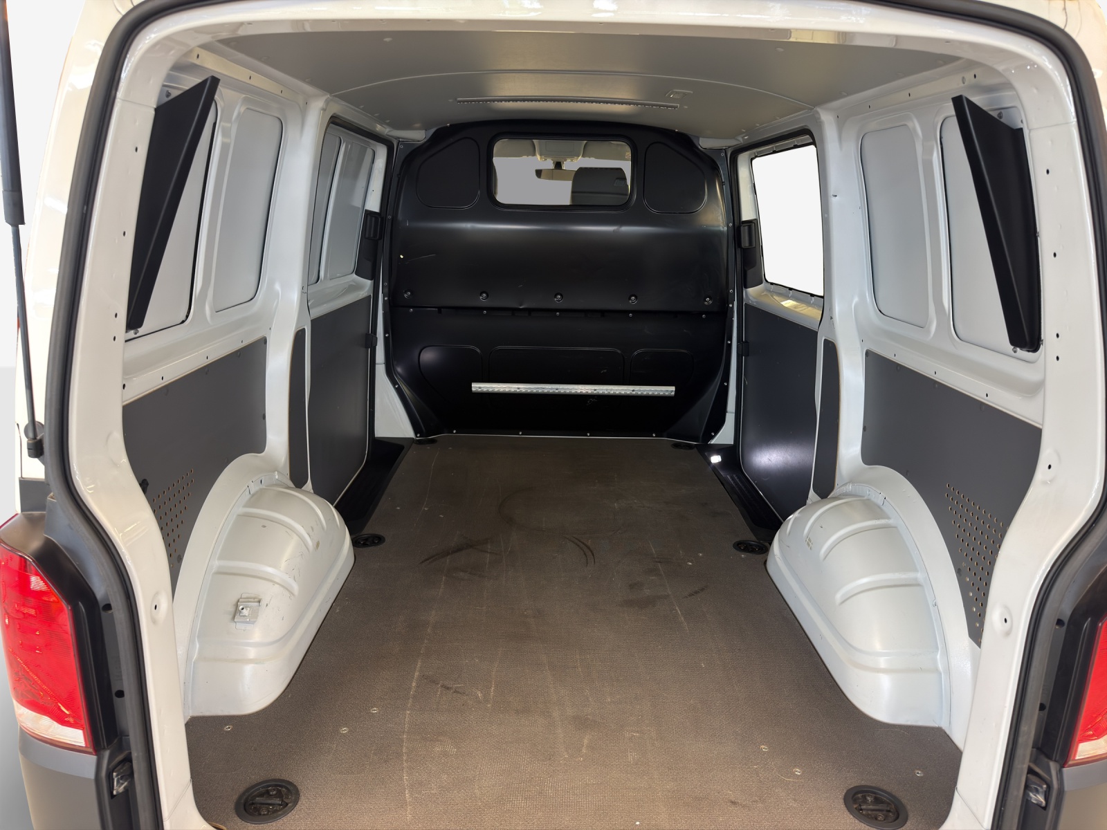 VW T6.1 2.0 TDI-image-12