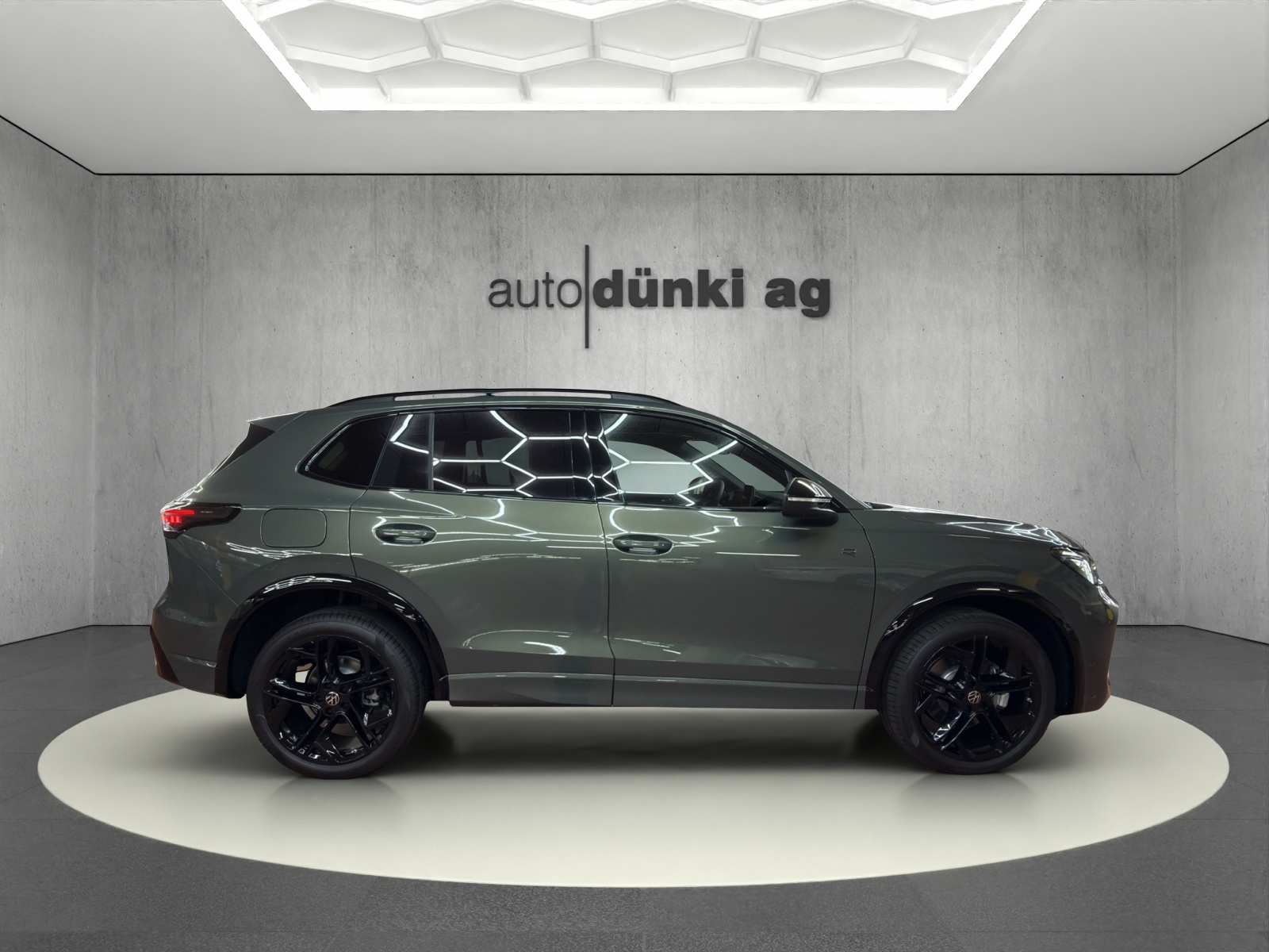 VW Tiguan 2.0 TSI DSG R-Line United 4Motion-image-4