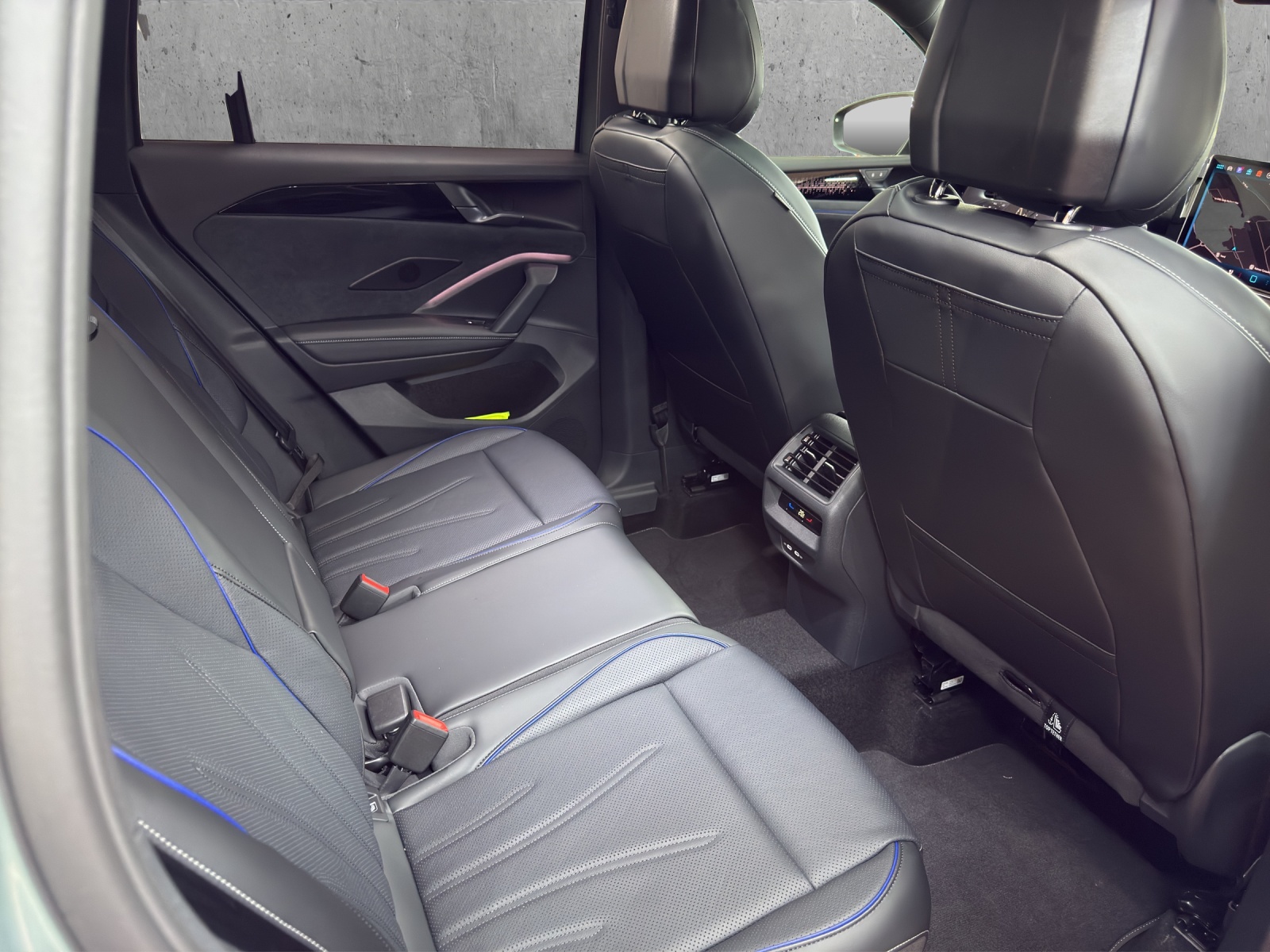 VW Tiguan 2.0 TSI DSG R-Line United 4Motion-image-12