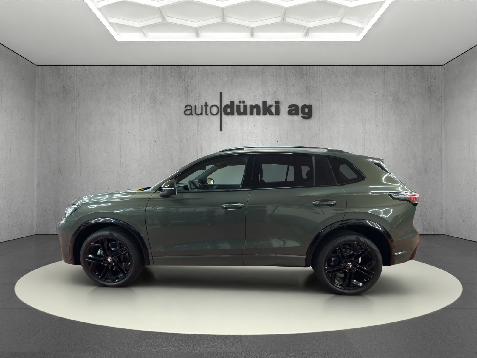 VW Tiguan 2.0 TSI DSG R-Line United 4Motion-image-1