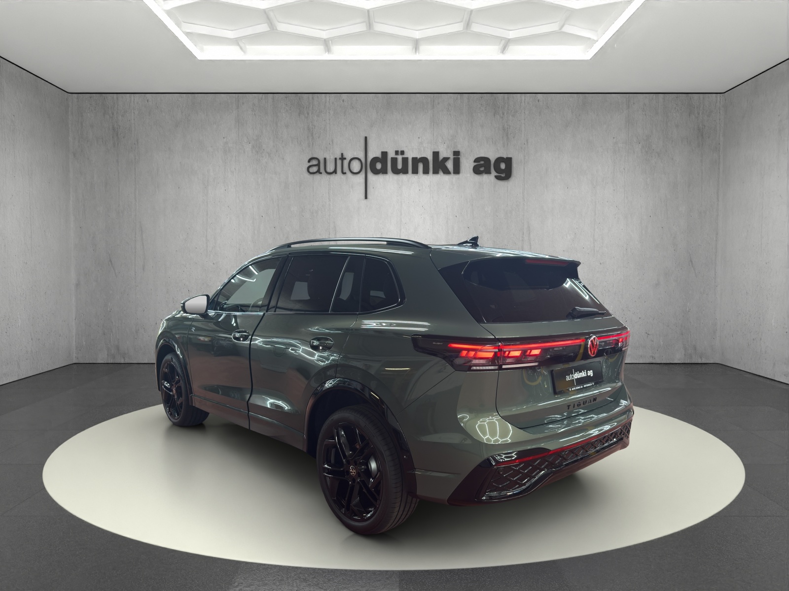 VW Tiguan 2.0 TSI DSG R-Line United 4Motion-image-2