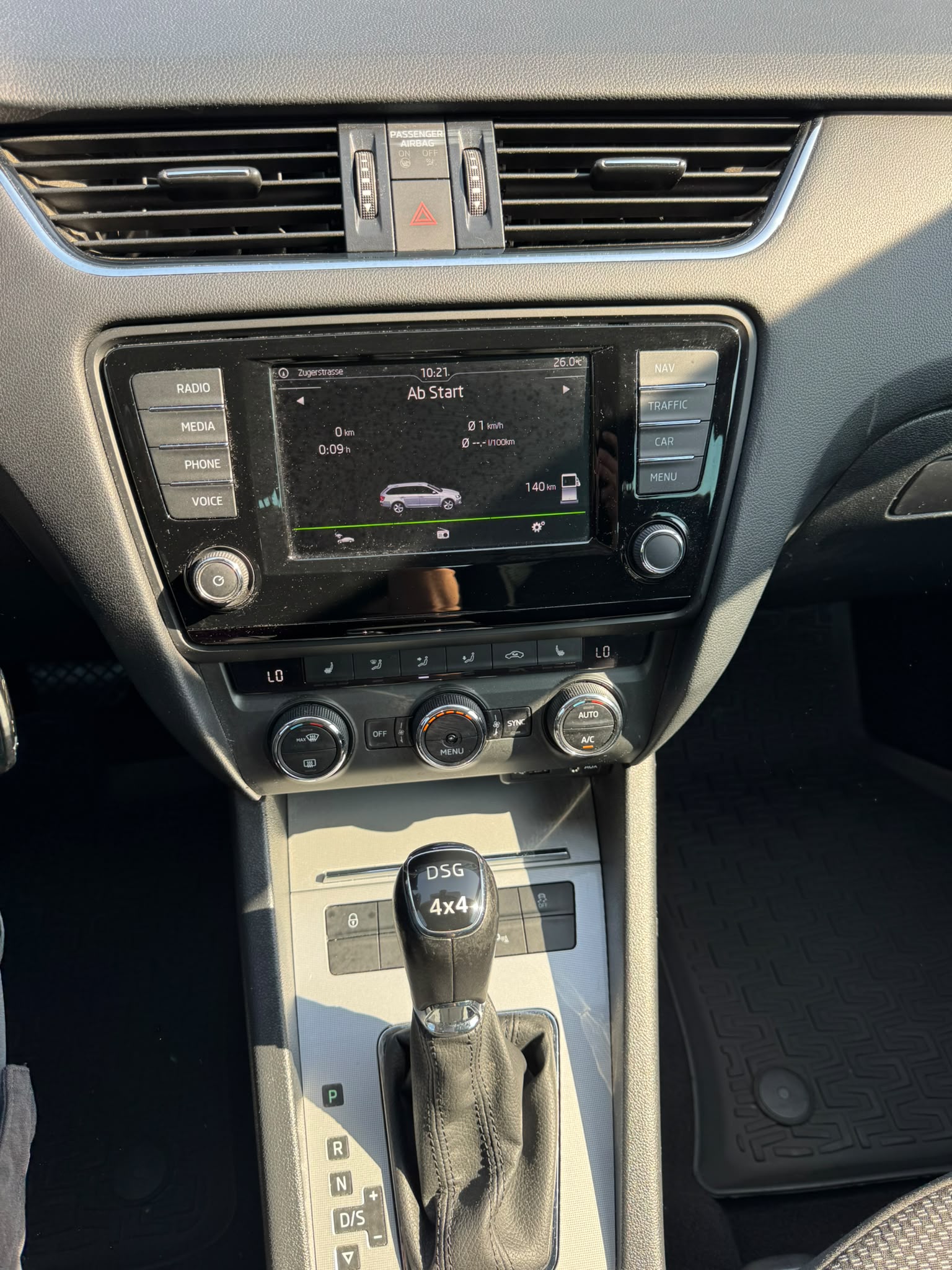 SKODA Octavia Combi 2.0 TDI Ambition 4x4 DSG-image-12