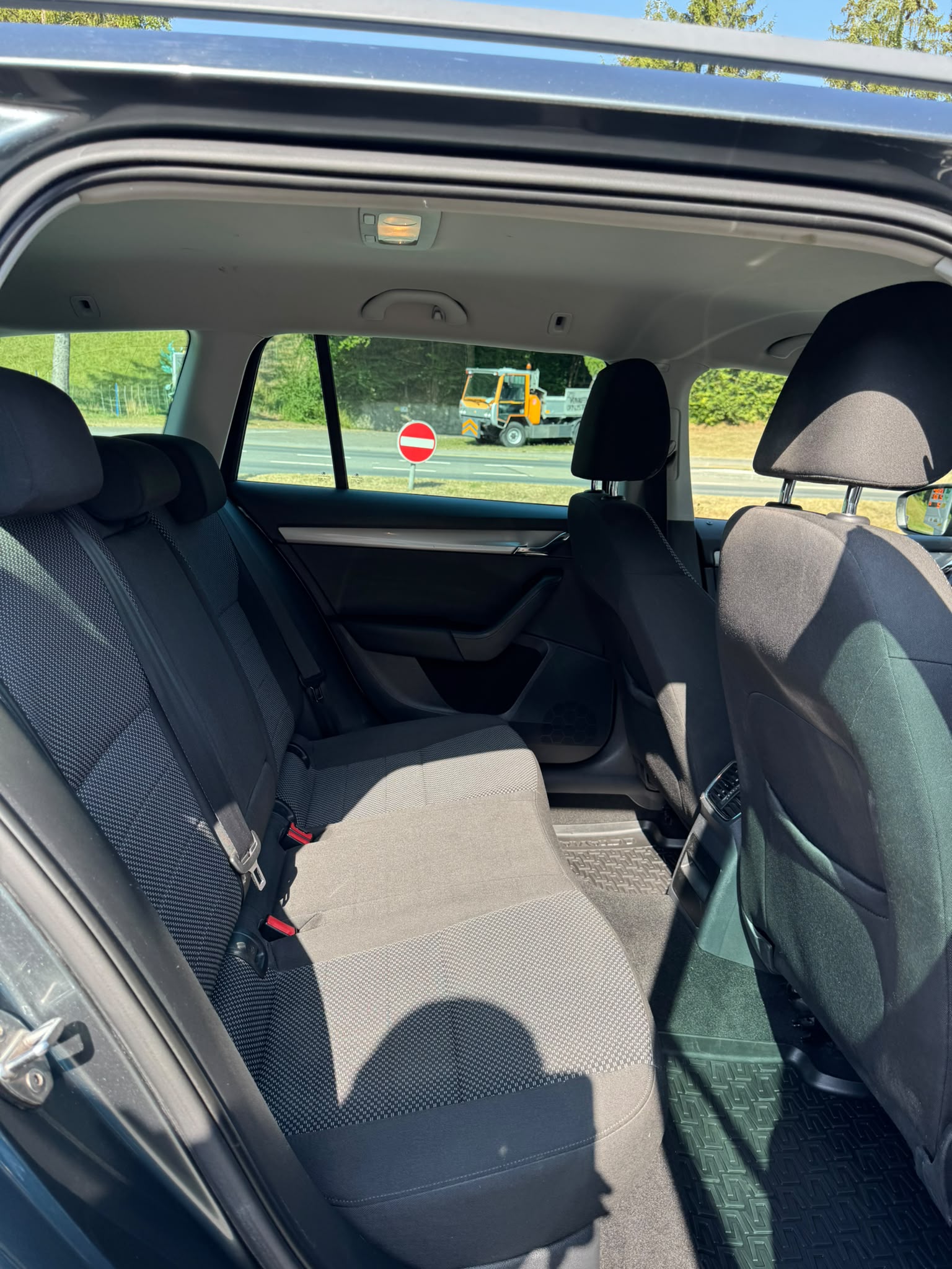 SKODA Octavia Combi 2.0 TDI Ambition 4x4 DSG-image-11