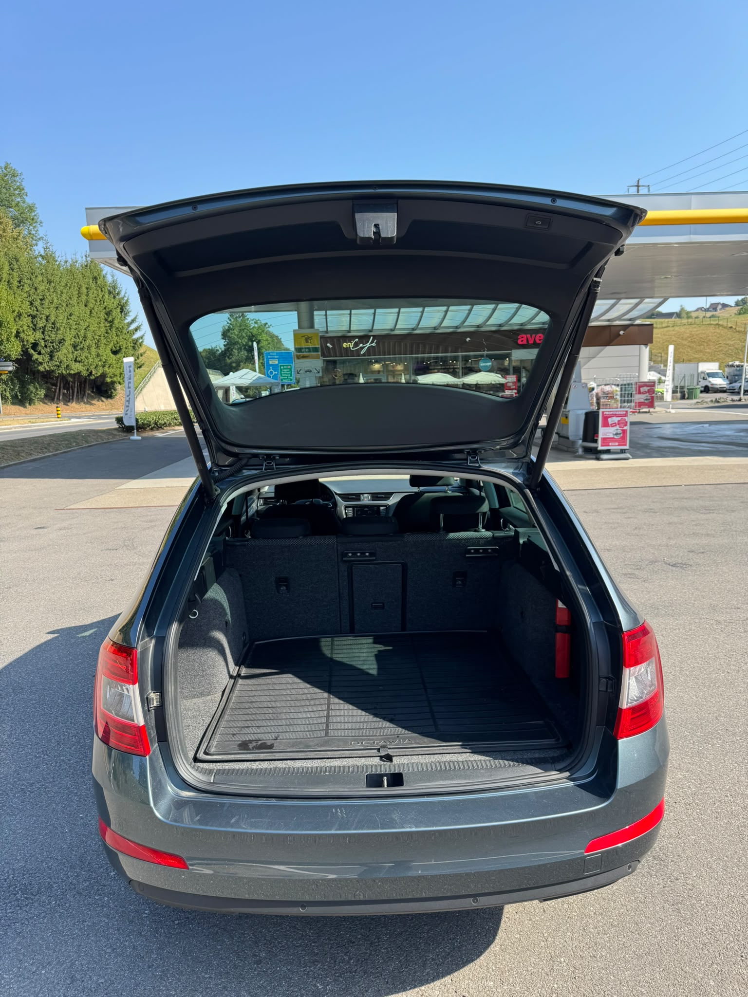SKODA Octavia Combi 2.0 TDI Ambition 4x4 DSG-image-13