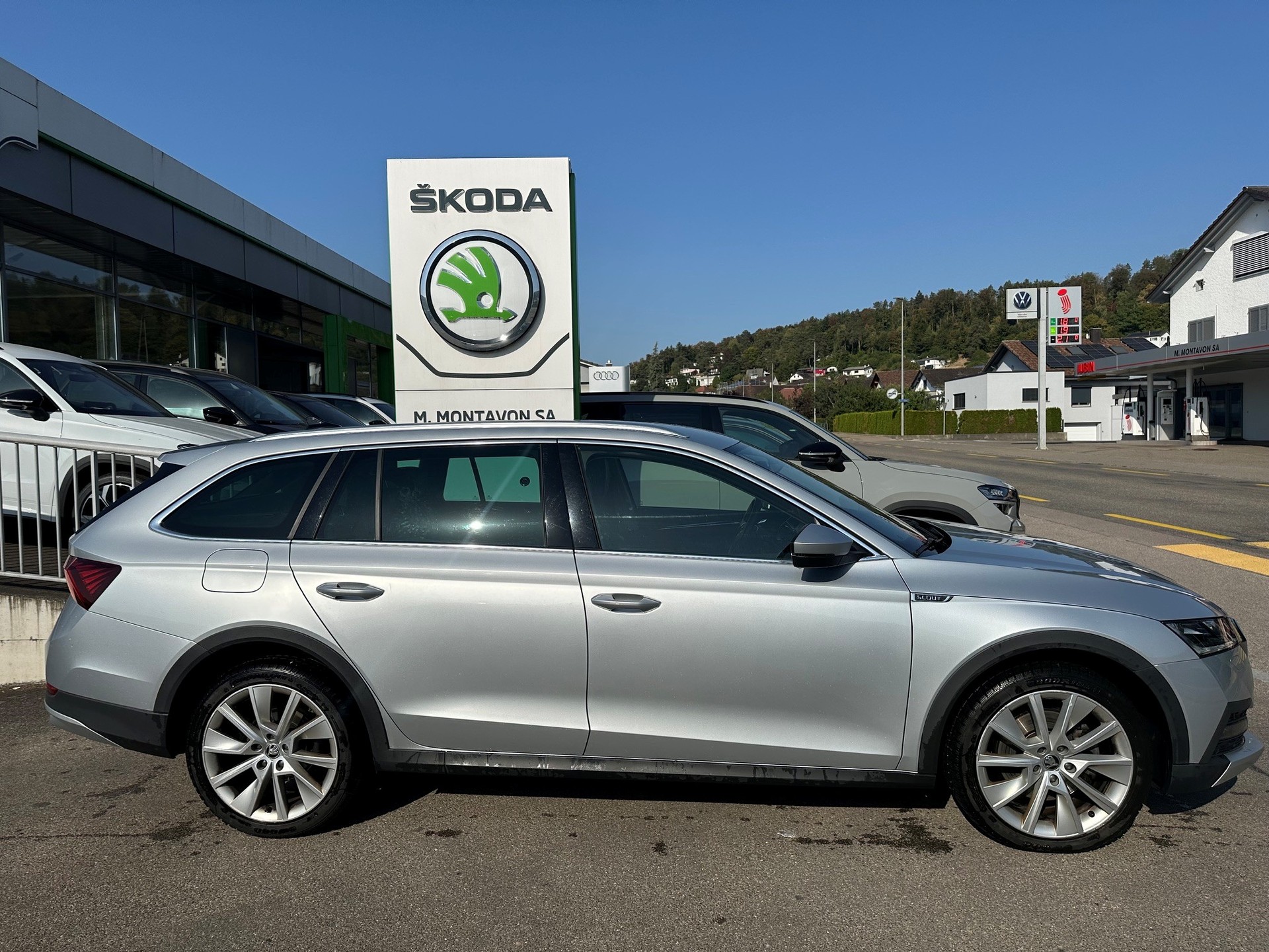 SKODA Octavia Combi 2.0 TSI DSG Scout 4x4-image-1