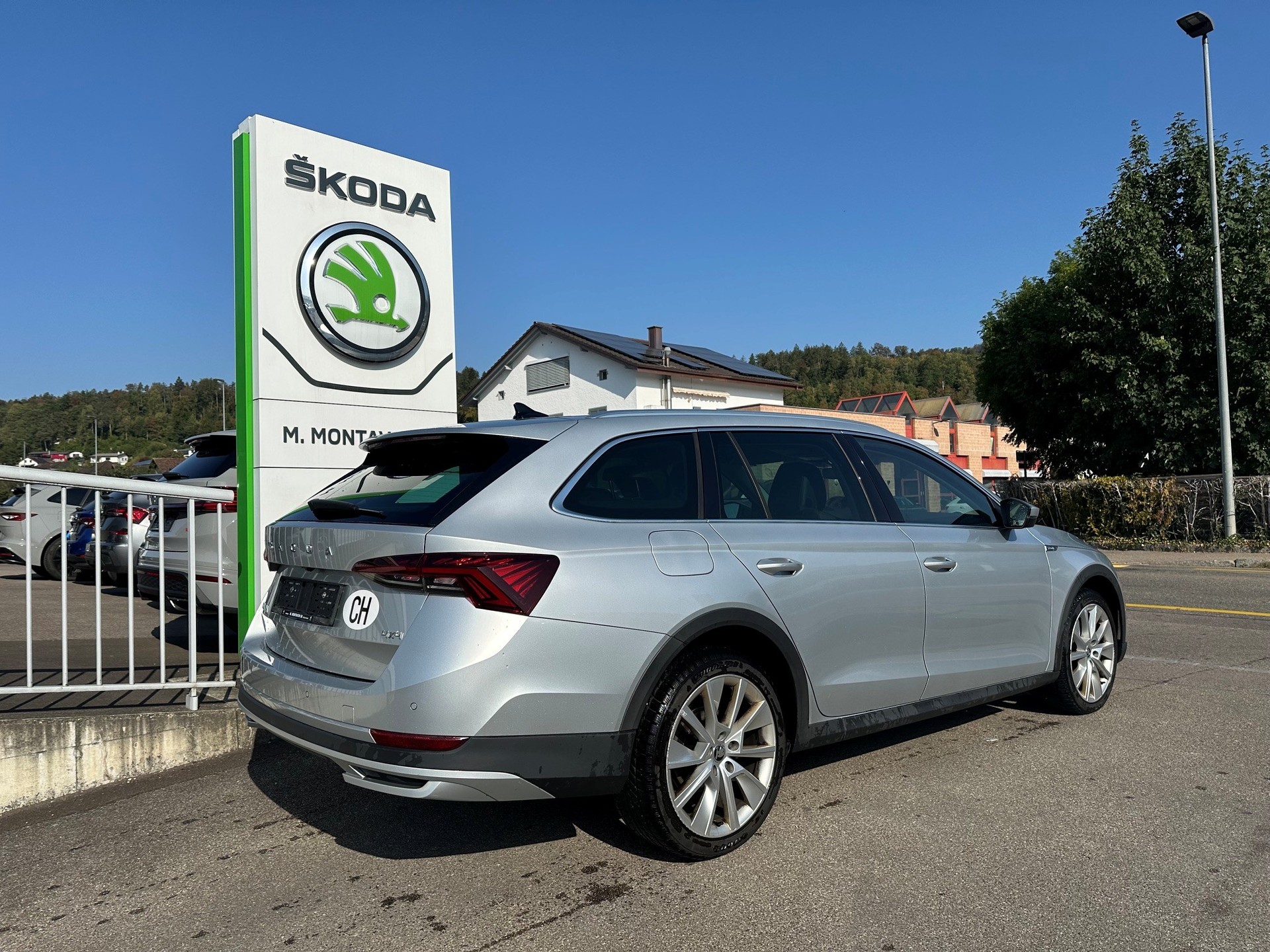 SKODA Octavia Combi 2.0 TSI DSG Scout 4x4-image-2