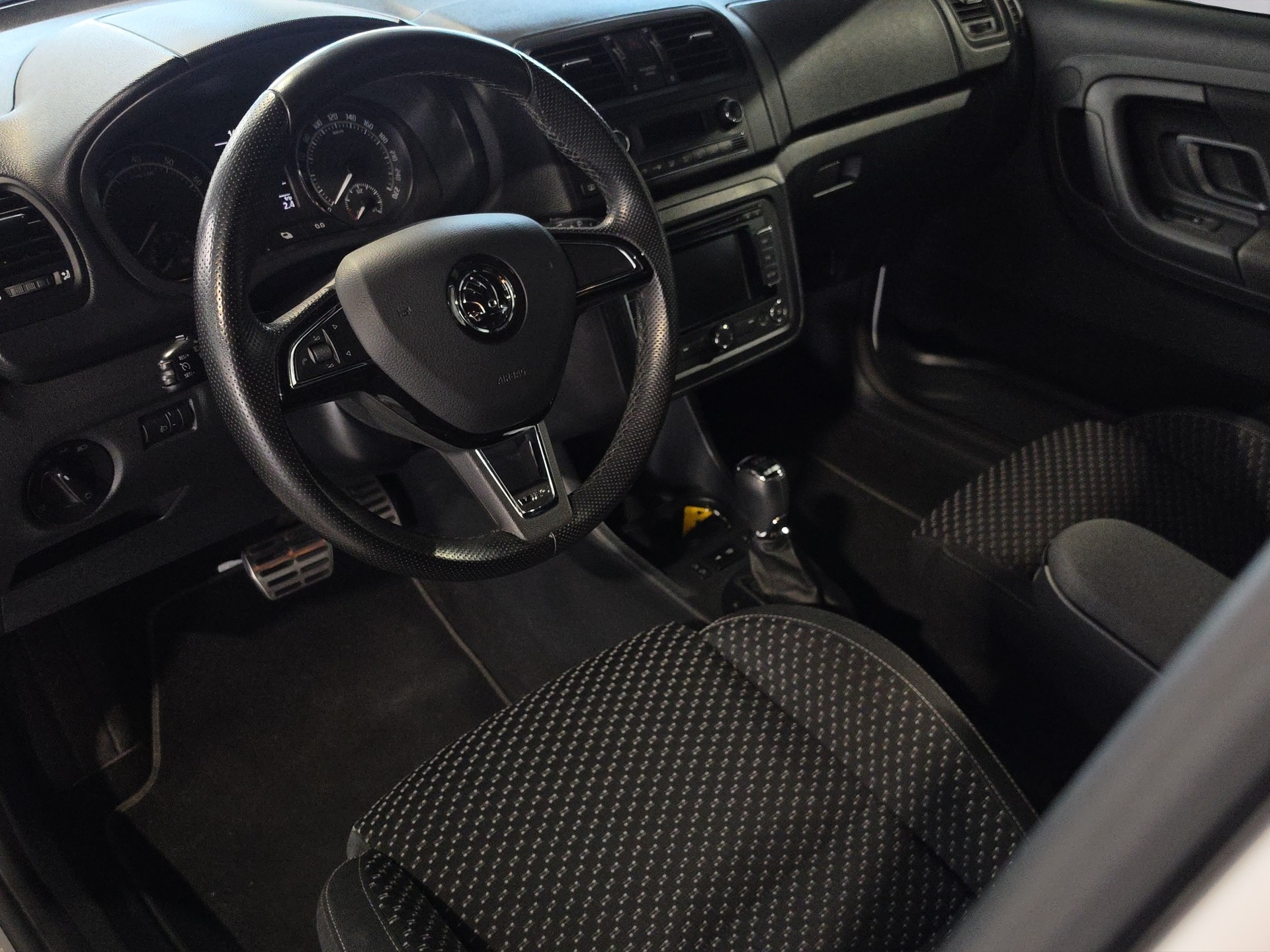 SKODA Fabia 1.4 TSI RS DSG-image-10