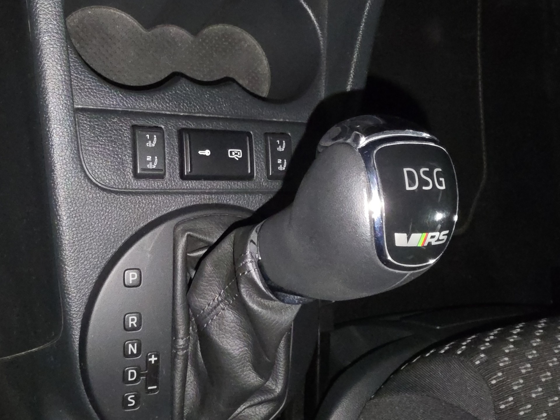SKODA Fabia 1.4 TSI RS DSG-image-18