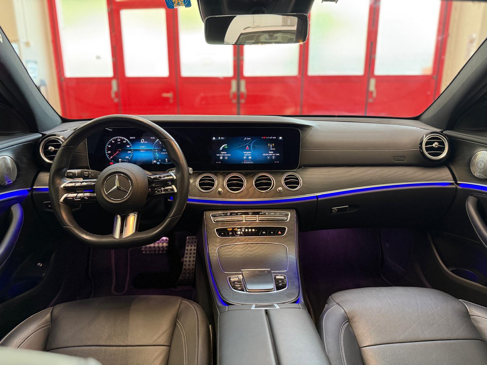 MERCEDES-BENZ E 220 d T 4Matic AMG Line 9G-Tronic-image-21