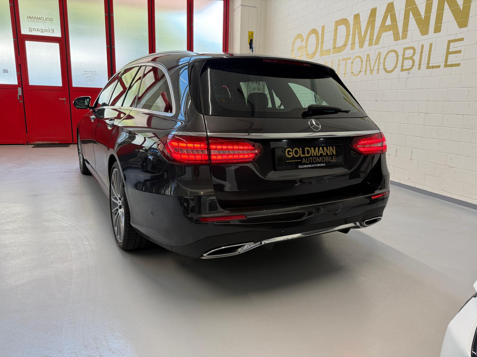 MERCEDES-BENZ E 220 d T 4Matic AMG Line 9G-Tronic-image-3