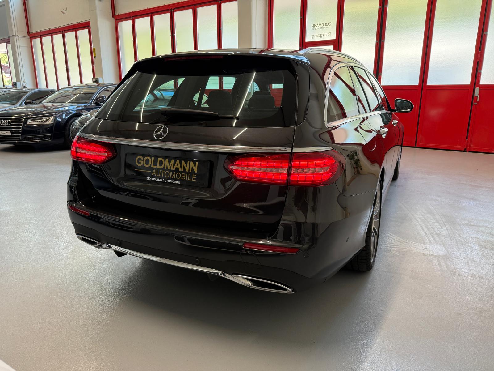 MERCEDES-BENZ E 220 d T 4Matic AMG Line 9G-Tronic-image-24