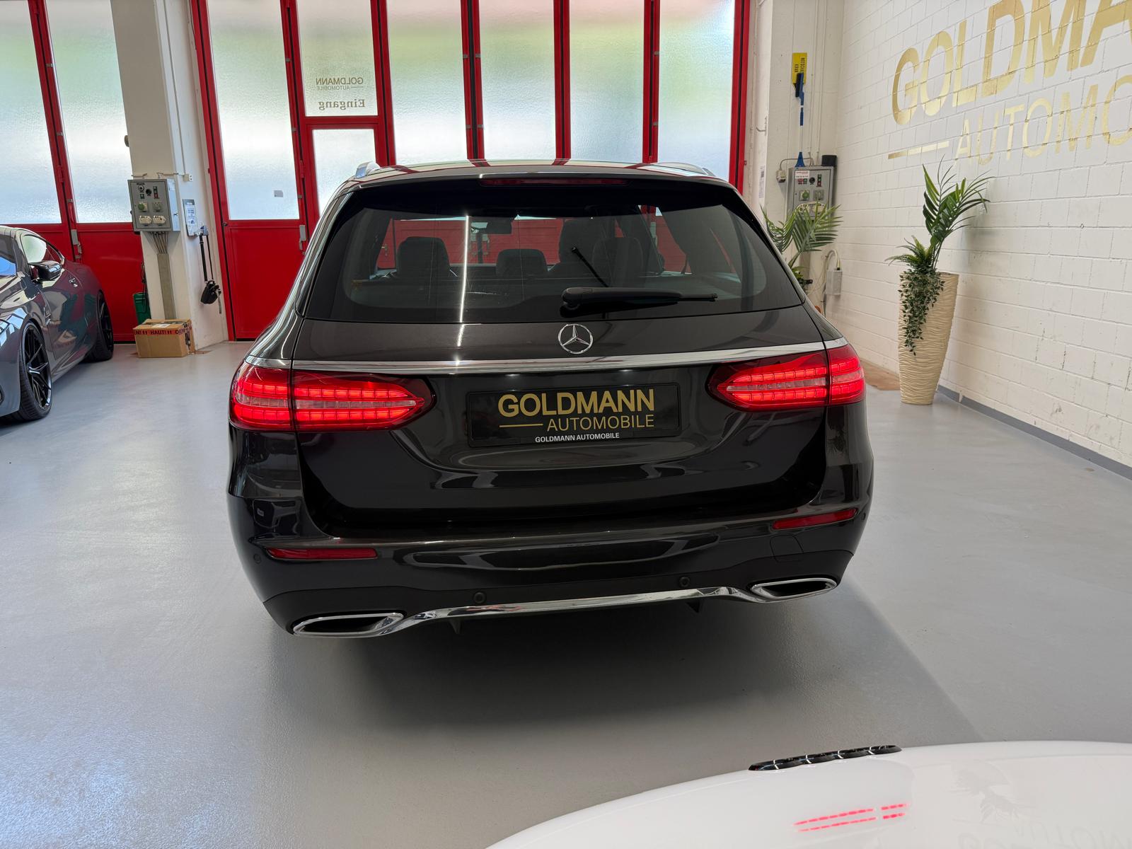MERCEDES-BENZ E 220 d T 4Matic AMG Line 9G-Tronic-image-4