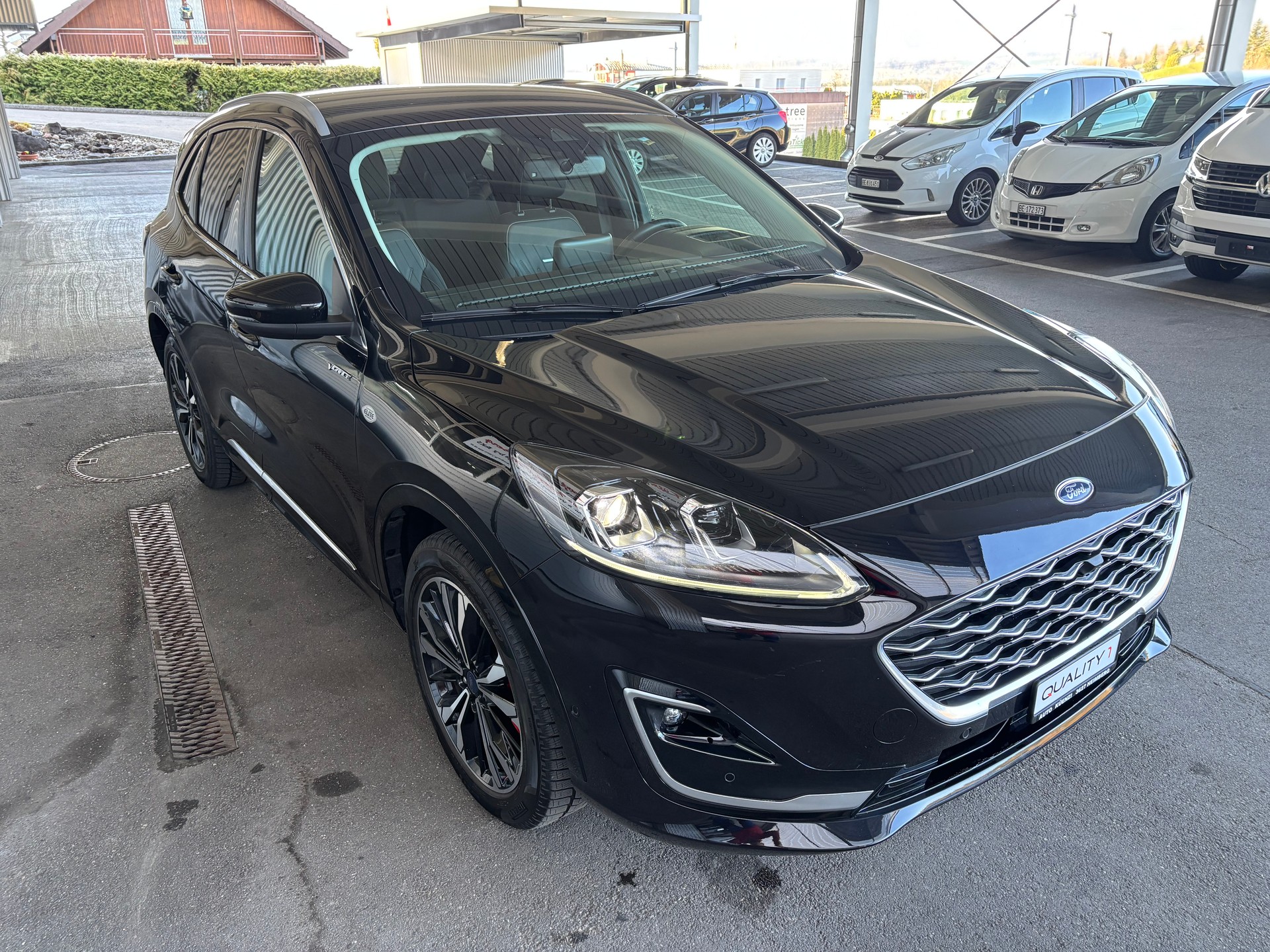 FORD Kuga 2.5 FHEV Vignale 4WD mit AHK-image-1