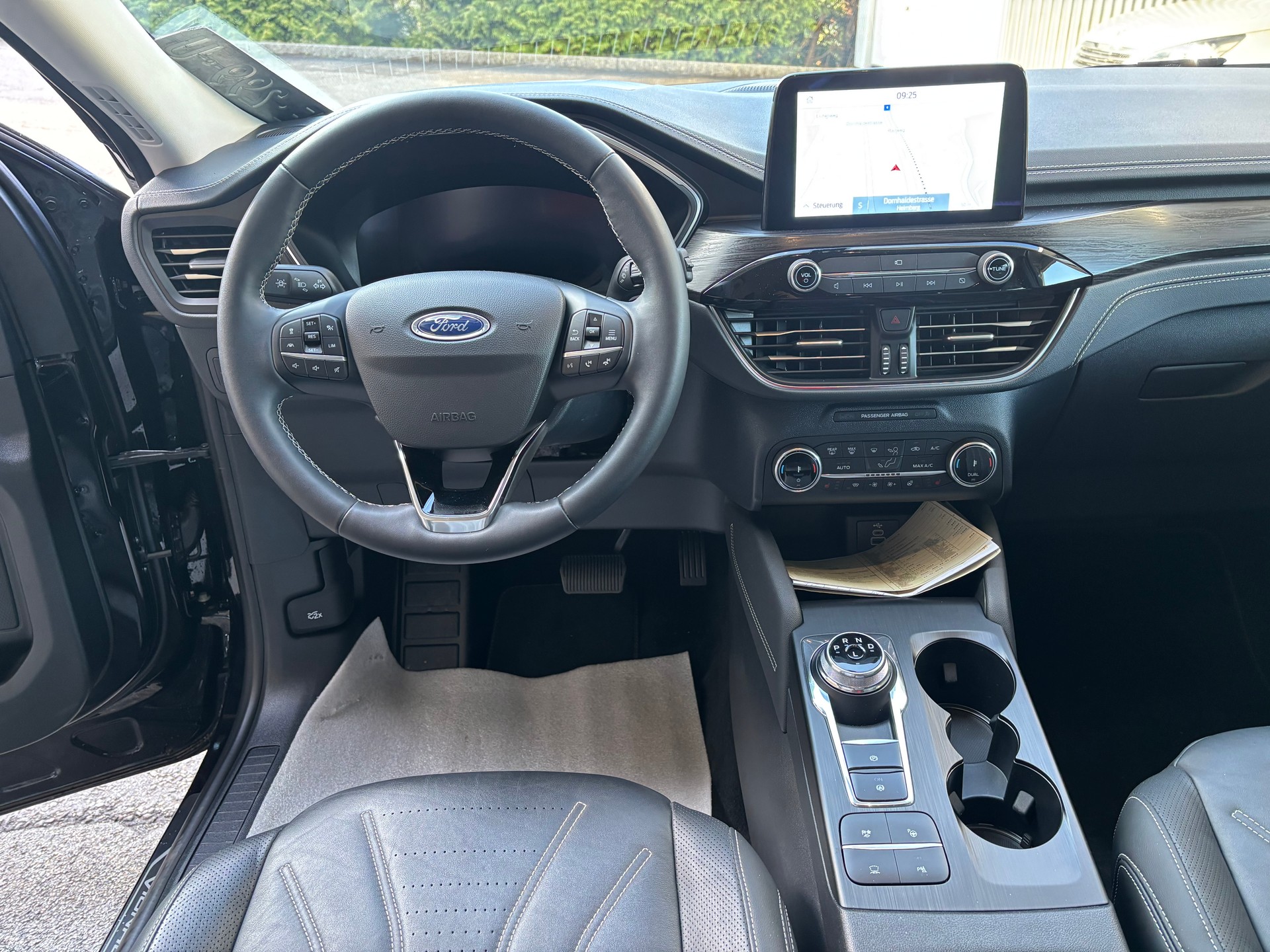 FORD Kuga 2.5 FHEV Vignale 4WD mit AHK-image-5