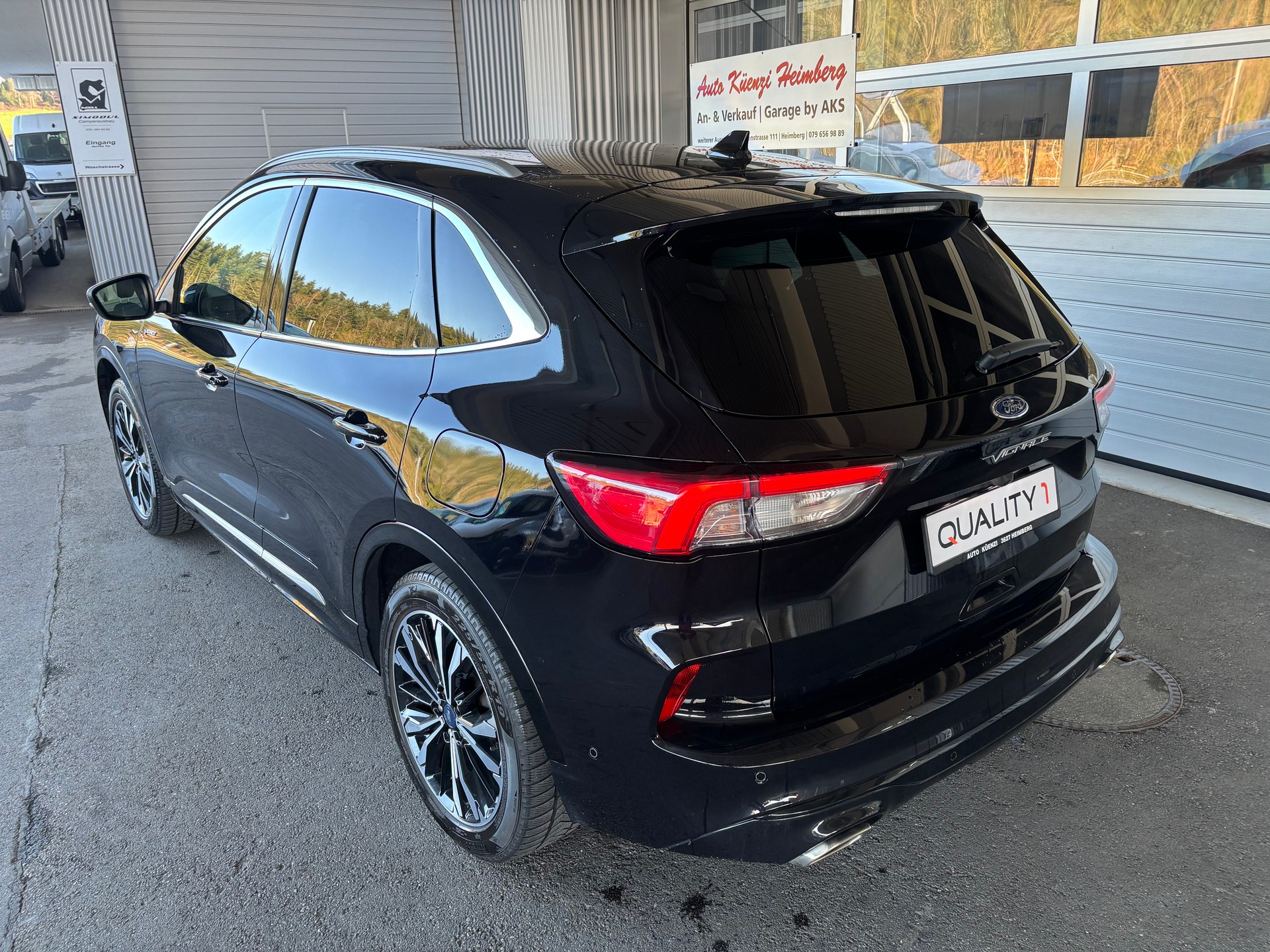 FORD Kuga 2.5 FHEV Vignale 4WD mit AHK-image-2