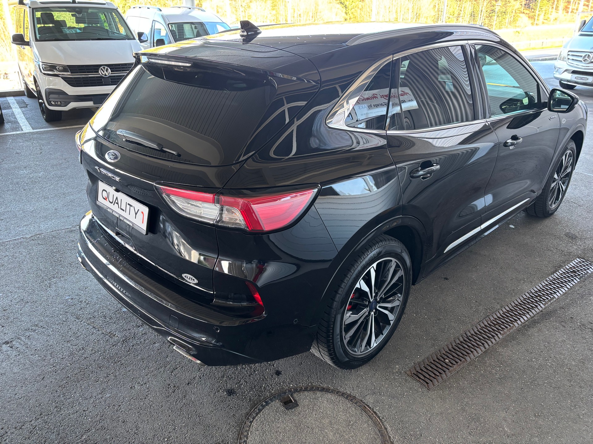FORD Kuga 2.5 FHEV Vignale 4WD mit AHK-image-3
