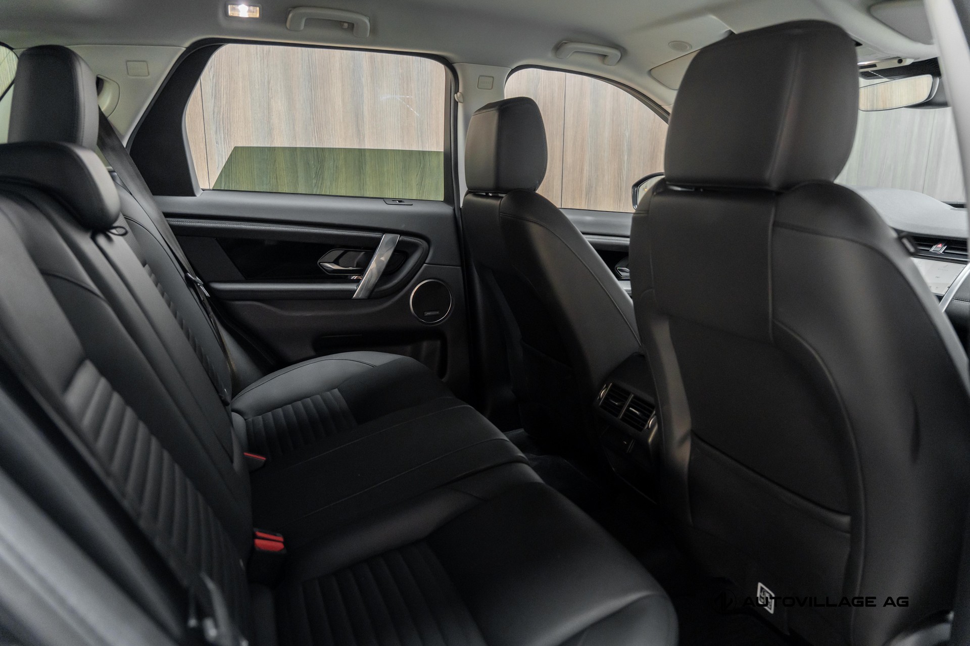 LAND ROVER Discovery Sport D200 2.0D TD4 MHEV Base AT9-image-9