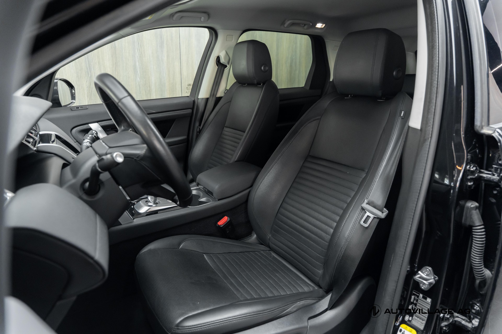LAND ROVER Discovery Sport D200 2.0D TD4 MHEV Base AT9-image-5
