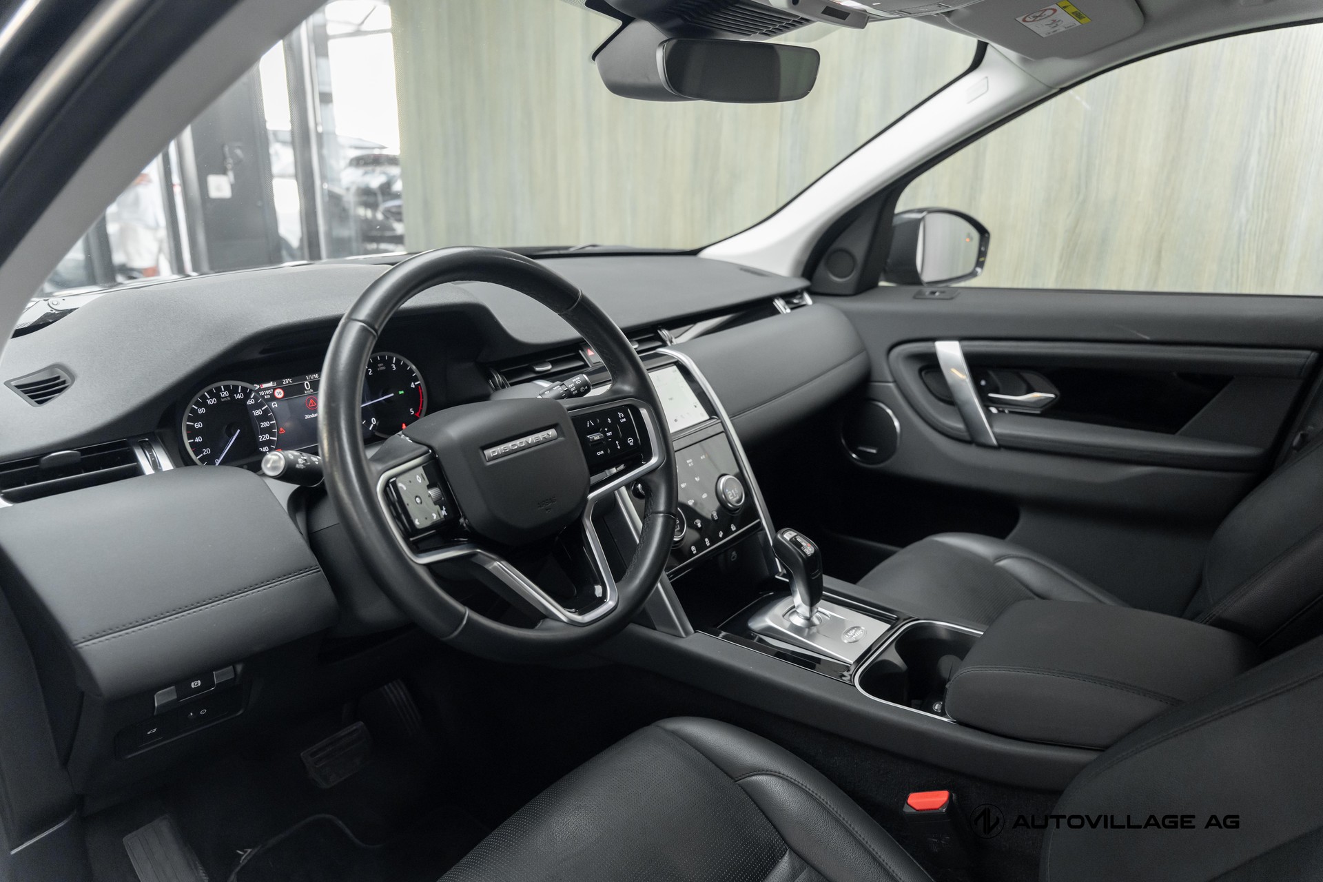 LAND ROVER Discovery Sport D200 2.0D TD4 MHEV Base AT9-image-3
