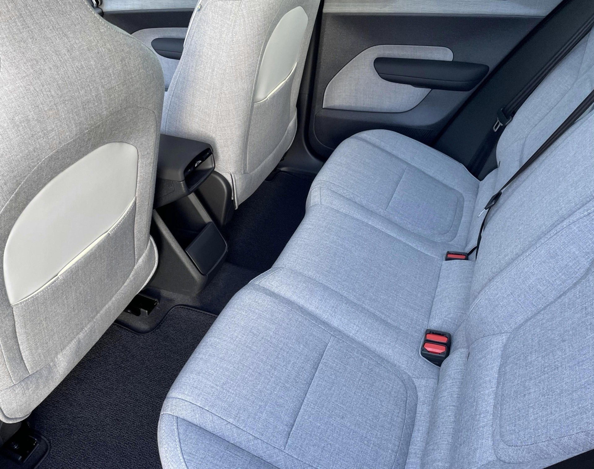 VOLVO EX 30 E60 Twin Ultra Performanc-image-3