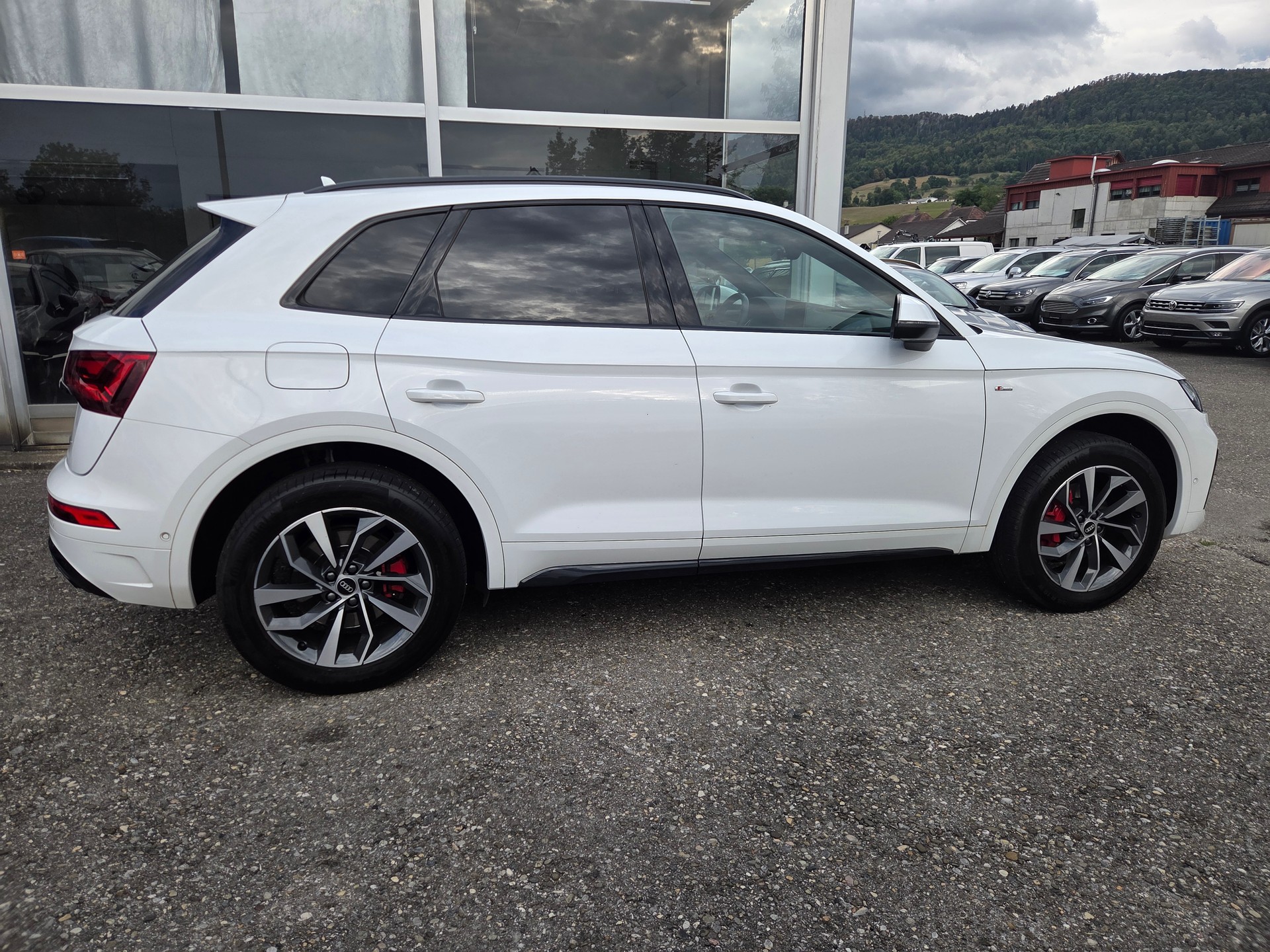 AUDI Q5 40 TDI S-line quattro S-tronic-image-9
