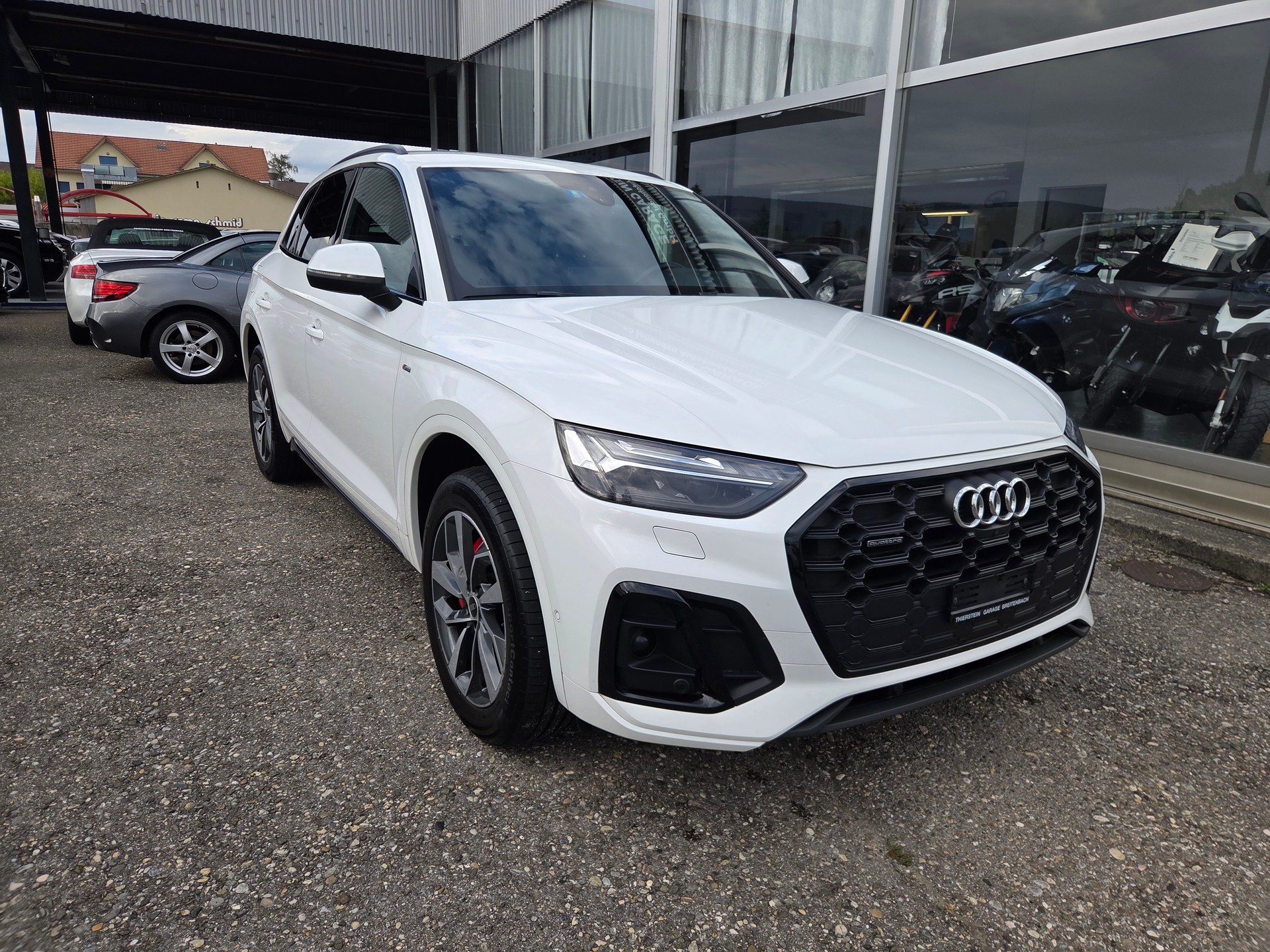 AUDI Q5 40 TDI S-line quattro S-tronic-image-1