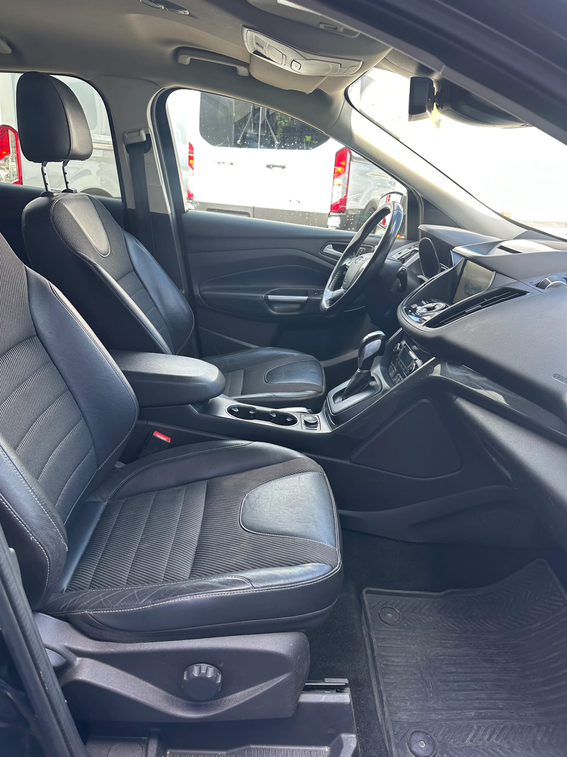 FORD Kuga 2.0 TDCi 180 Titanium S-image-12