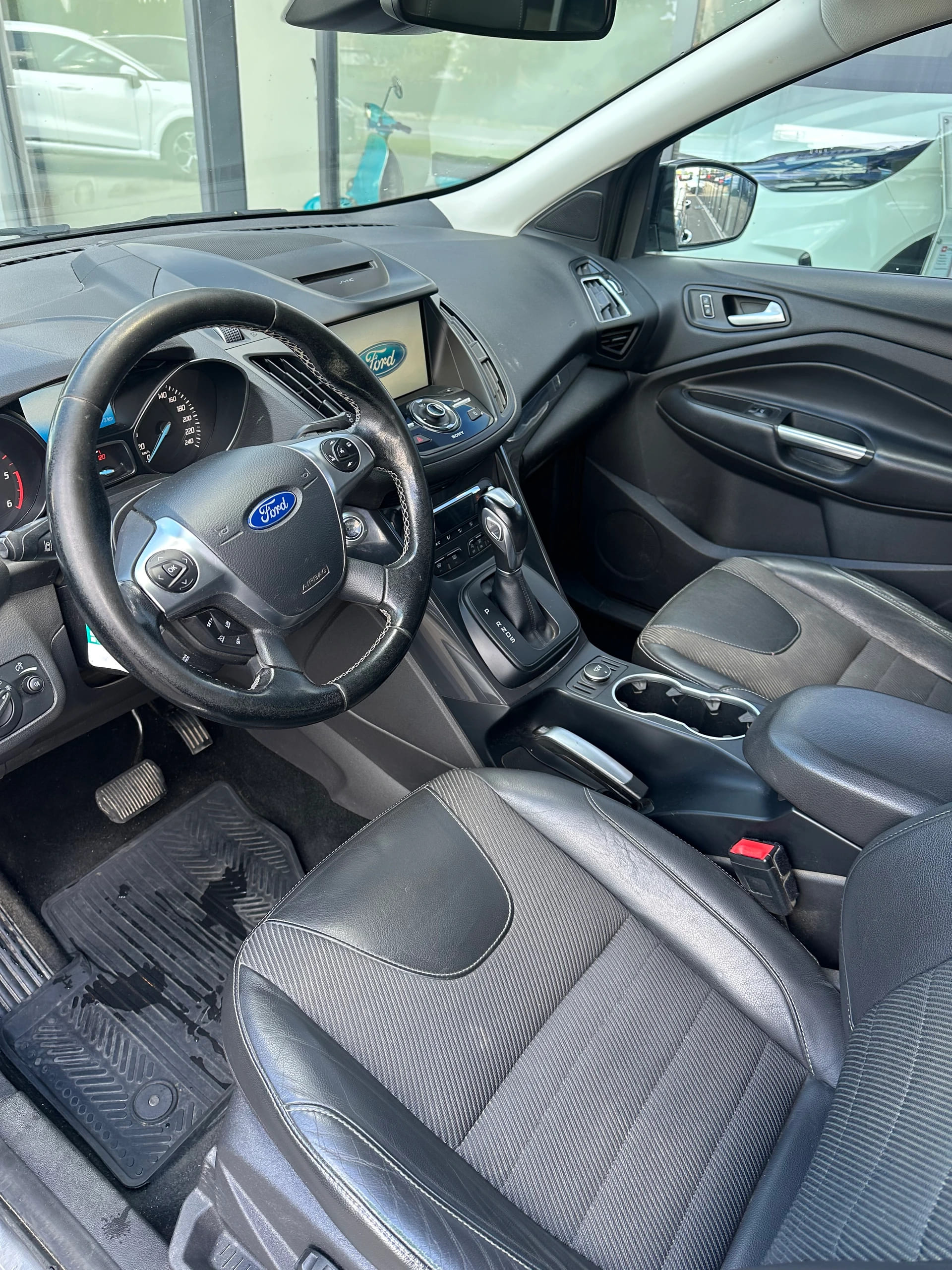 FORD Kuga 2.0 TDCi 180 Titanium S-image-9