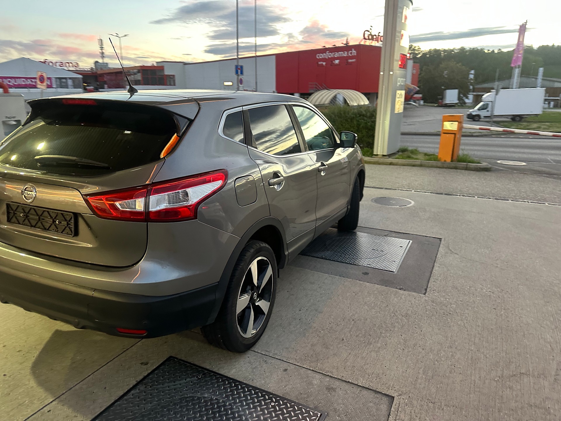 NISSAN Qashqai 1.6 DIG-T N-Connecta-image-8