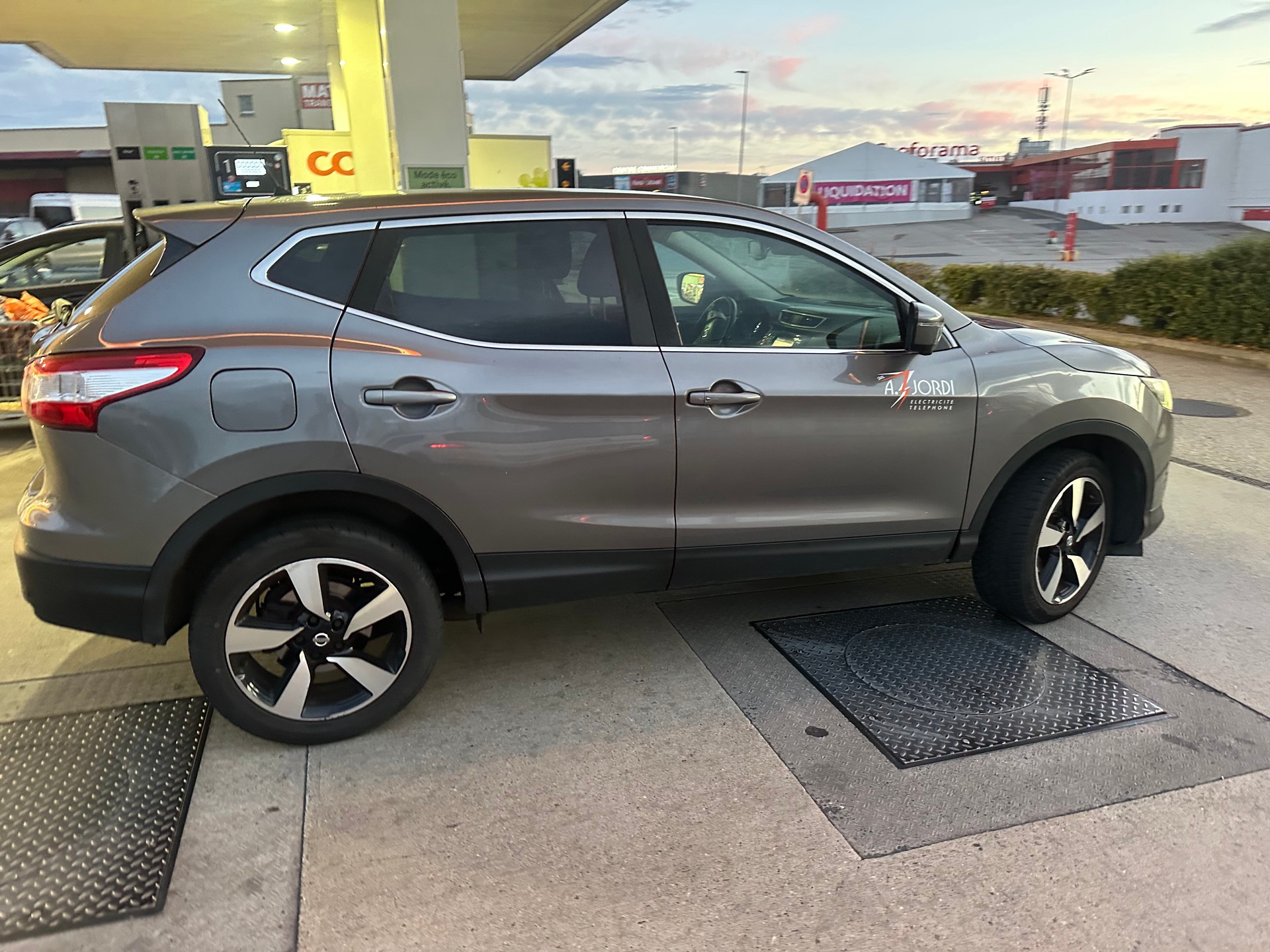 NISSAN Qashqai 1.6 DIG-T N-Connecta-image-4