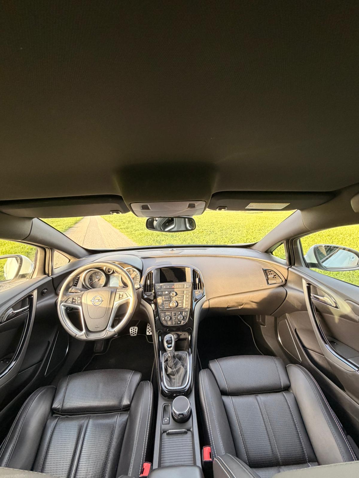 OPEL Astra GTC 2.0i 16V Turbo OPC-image-5