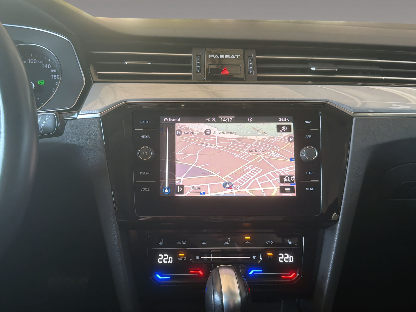 VW Passat Variant 2.0 TDI 200 Business DSG 4m-image-11