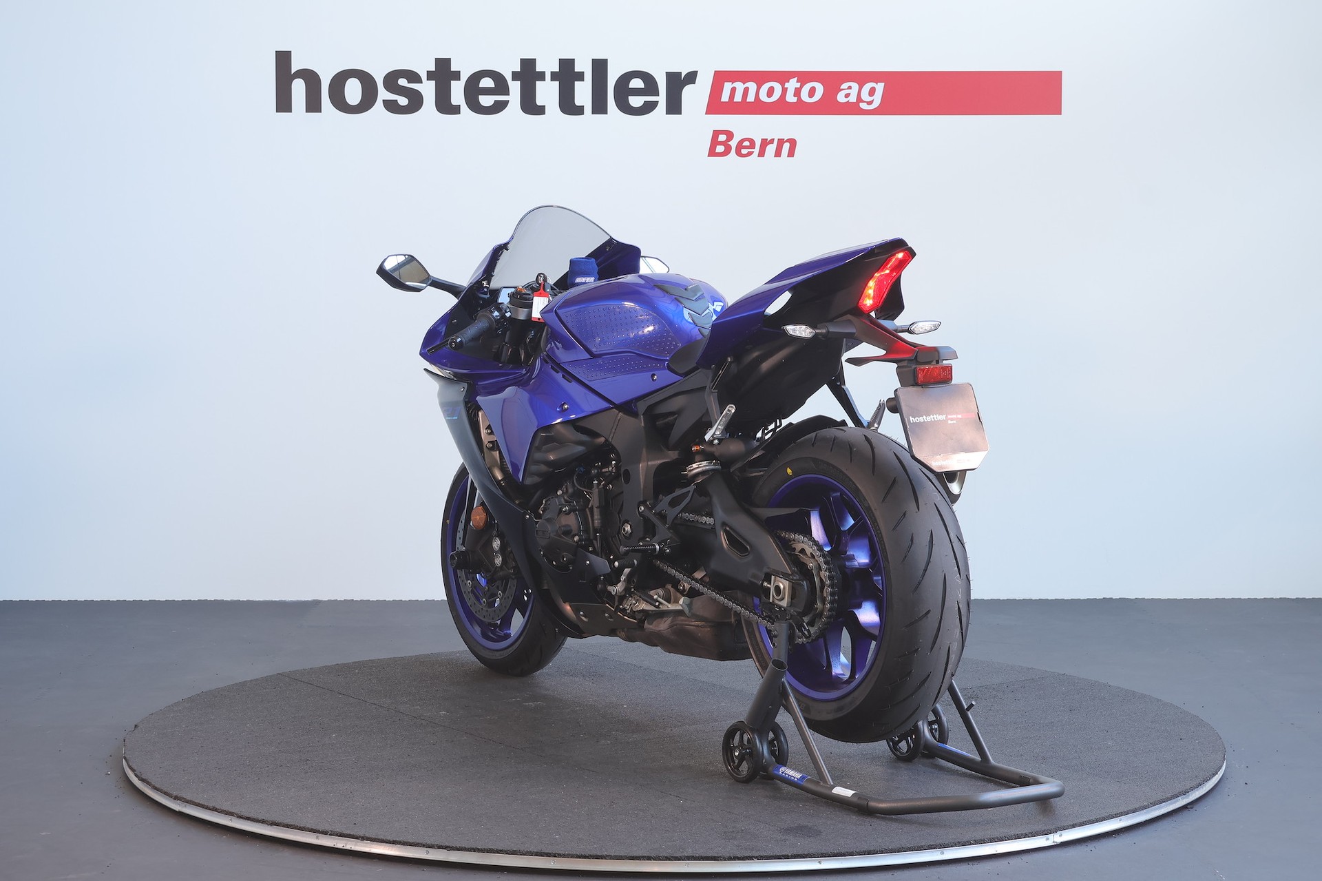 YAMAHA R1-showroom-element-3