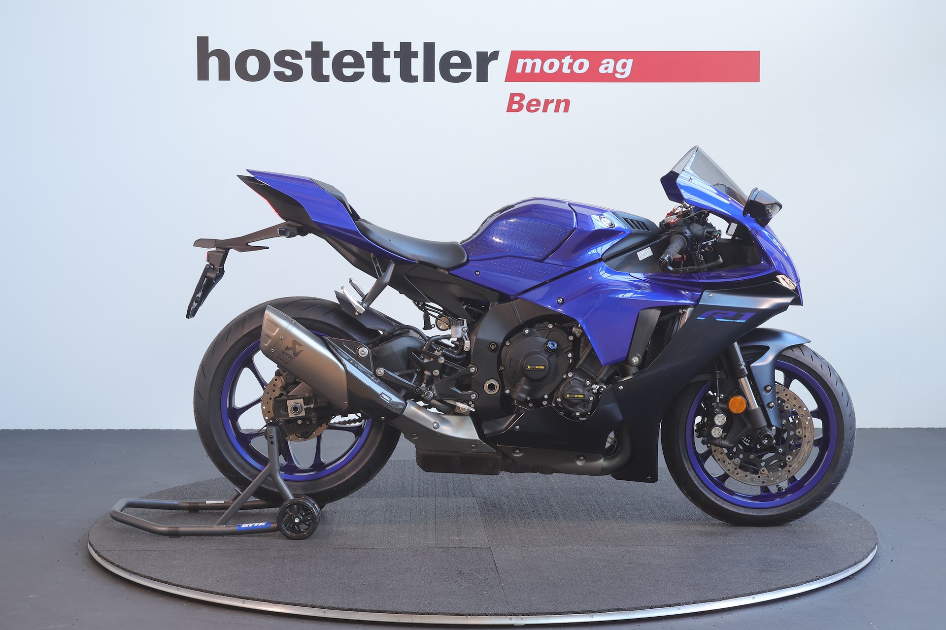YAMAHA R1-showroom-element-1