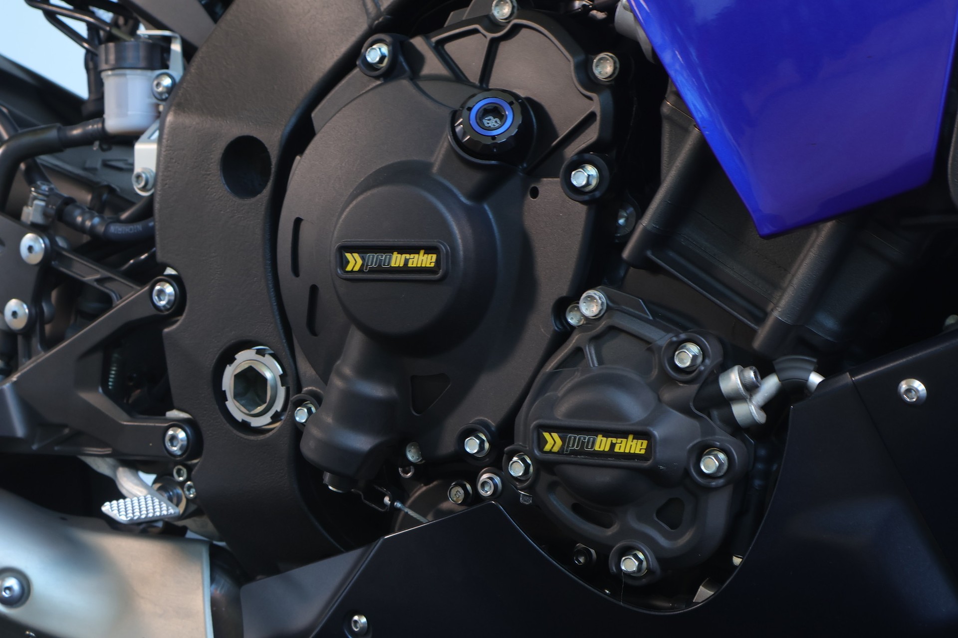 YAMAHA R1-image-6
