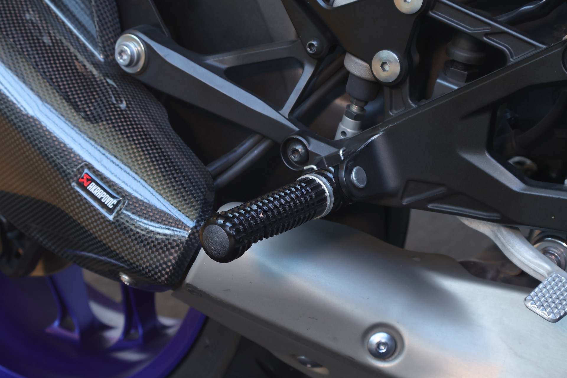 YAMAHA R1-image-9
