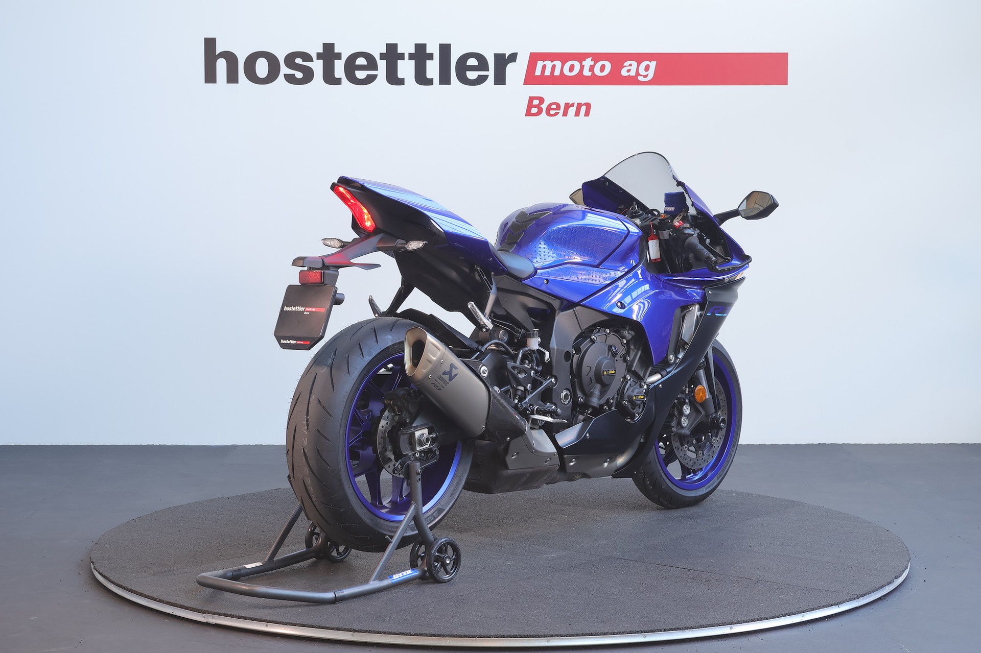 YAMAHA R1-showroom-element-2