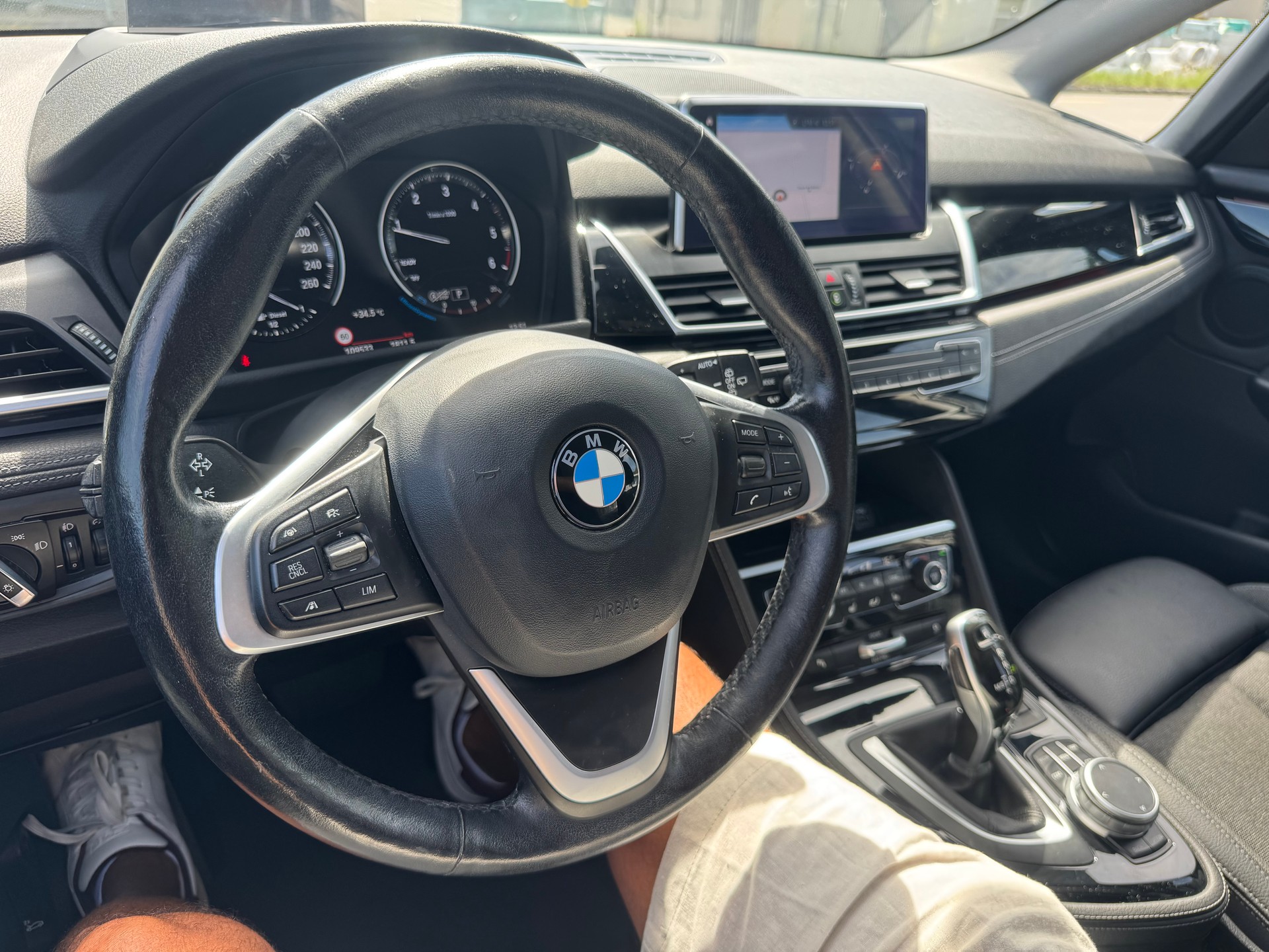 BMW 218d xDrive Active Tourer Steptronic-image-25