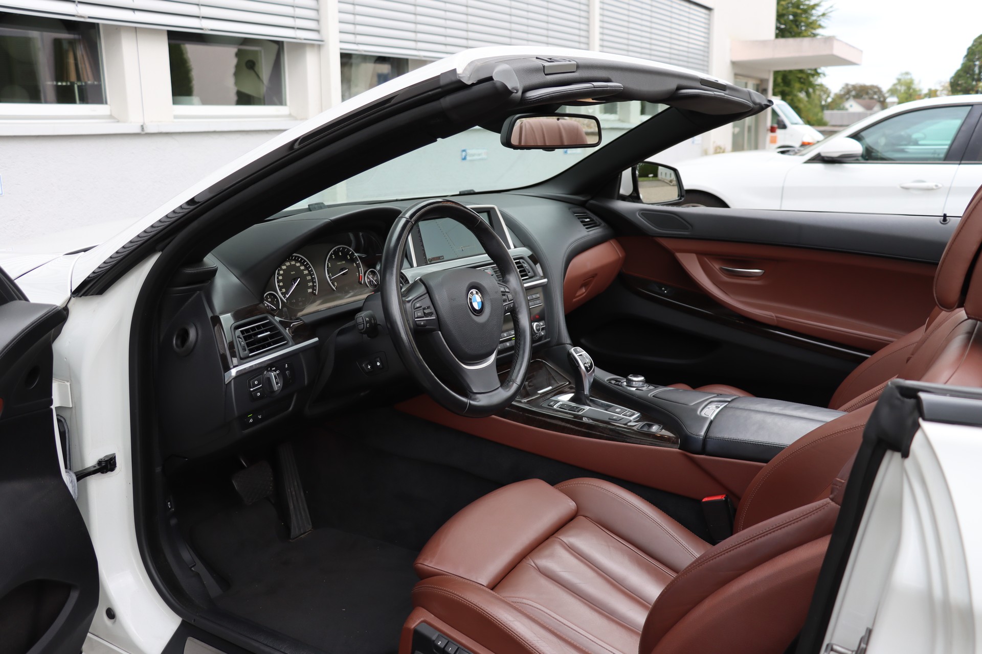 BMW 650i Cabrio-image-5