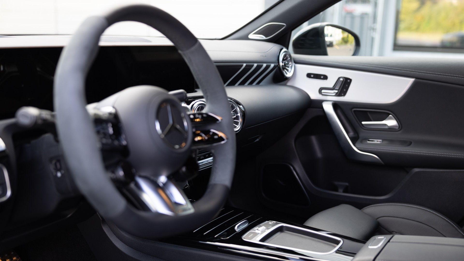 MERCEDES-BENZ A 45 AMG-image-16